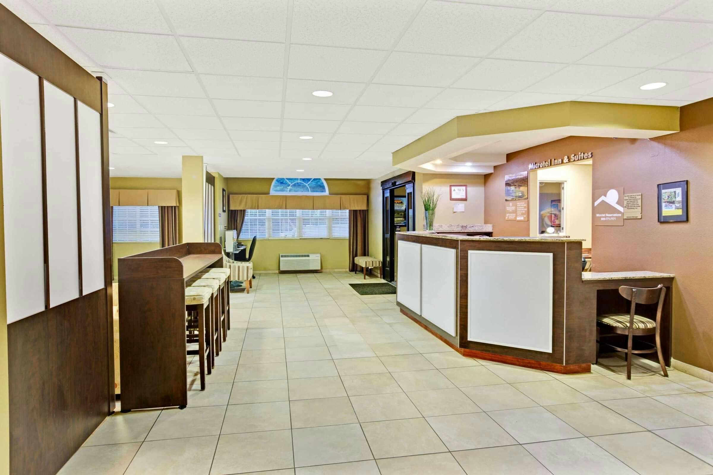 Hotel Microtel Inn & Suites by Wyndham Bryson City photo 1