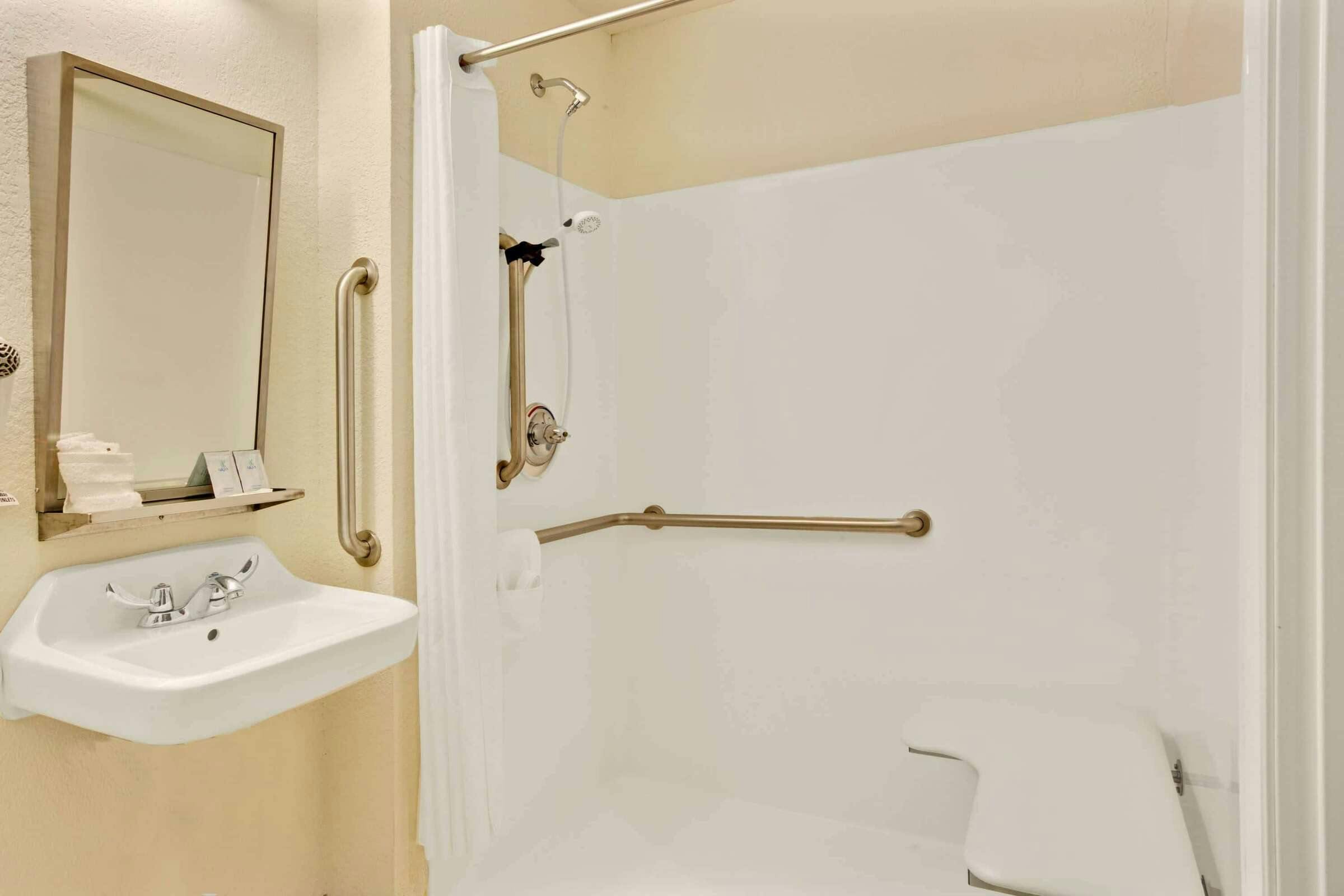 Hotel Microtel Inn & Suites by Wyndham Bryson City photo 4