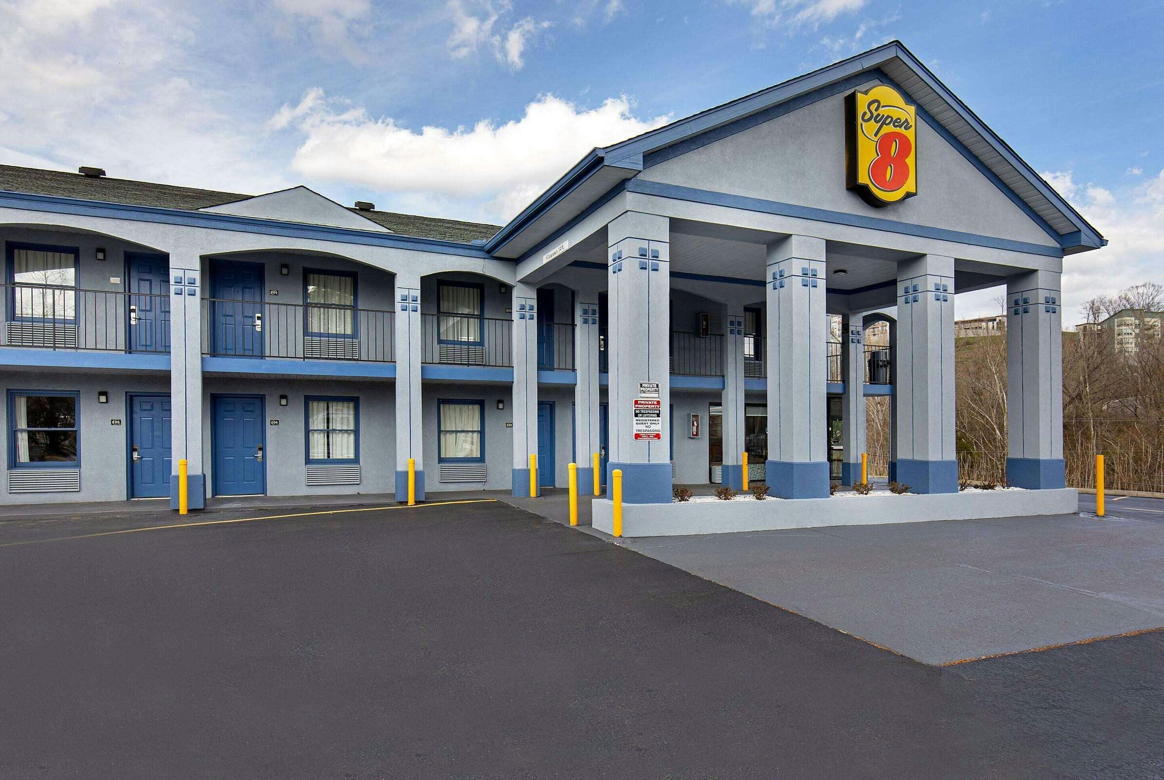 Hotel Super 8 by Wyndham Nashville West photo 3