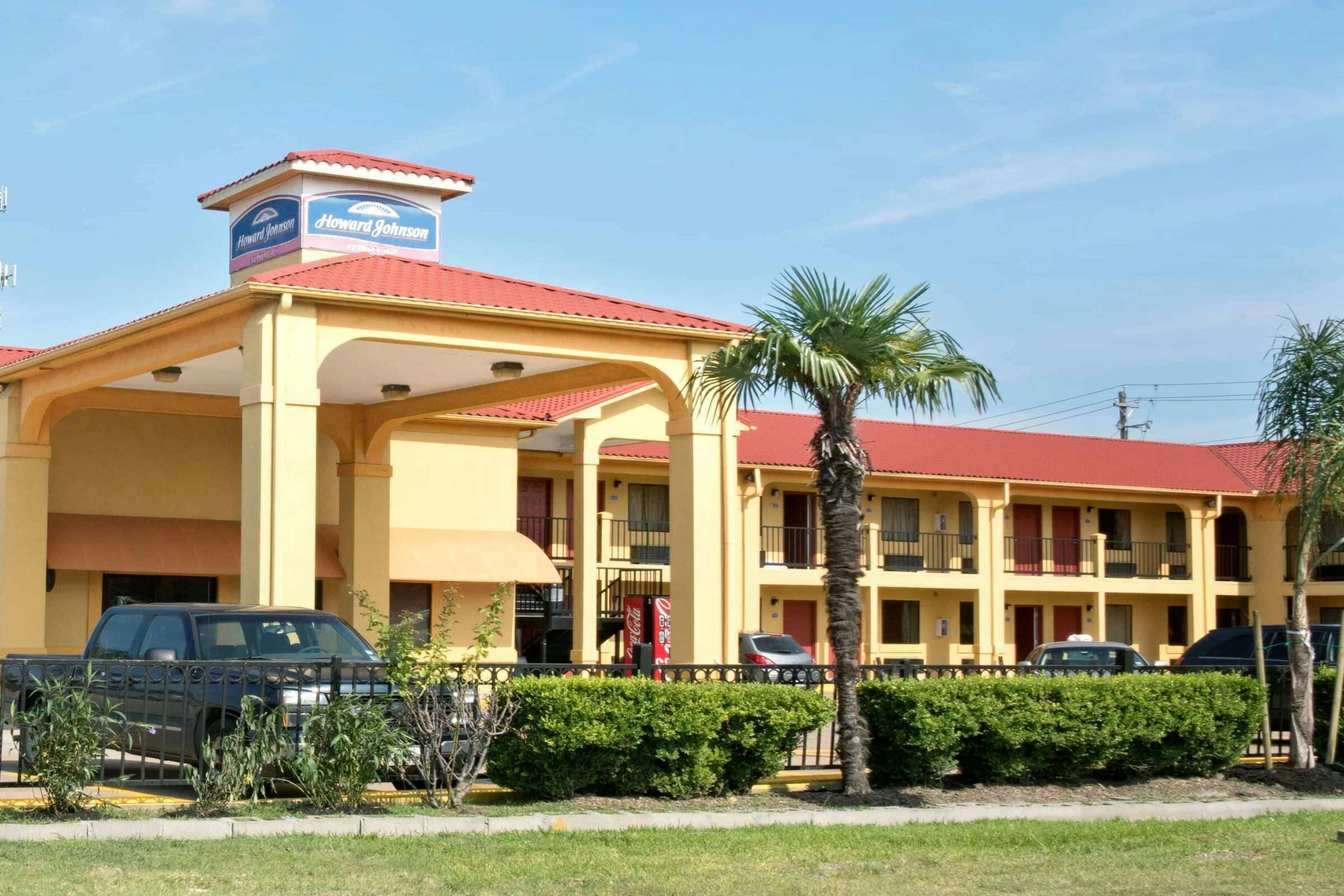 Howard Johnson by Wyndham Houston Heights/Downtown