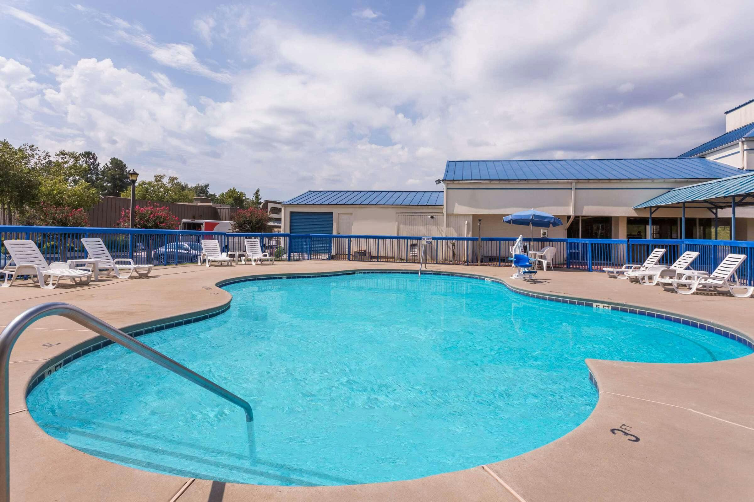 Hotel Howard Johnson Inn Commerce GA photo 1
