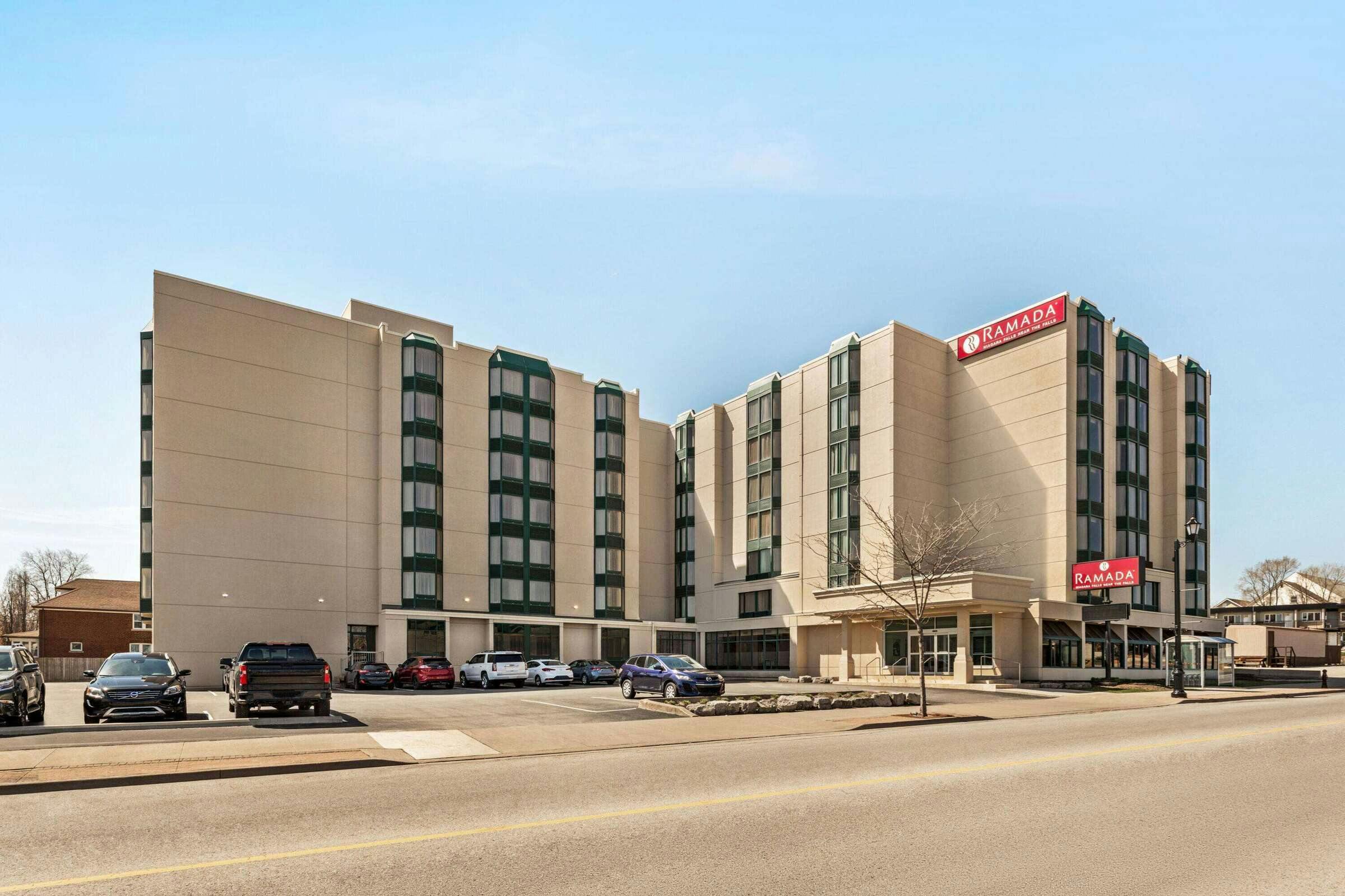 Hotel Ramada by Wyndham Niagara Falls Near the Falls photo 1