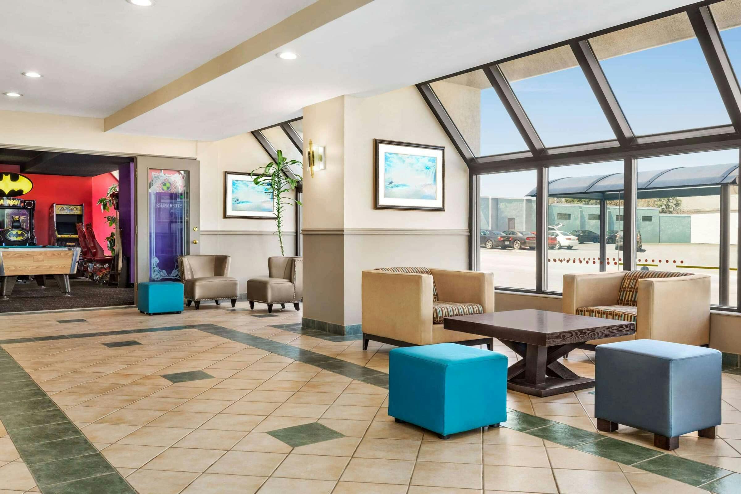 Hotel Ramada by Wyndham Niagara Falls Near the Falls photo 4