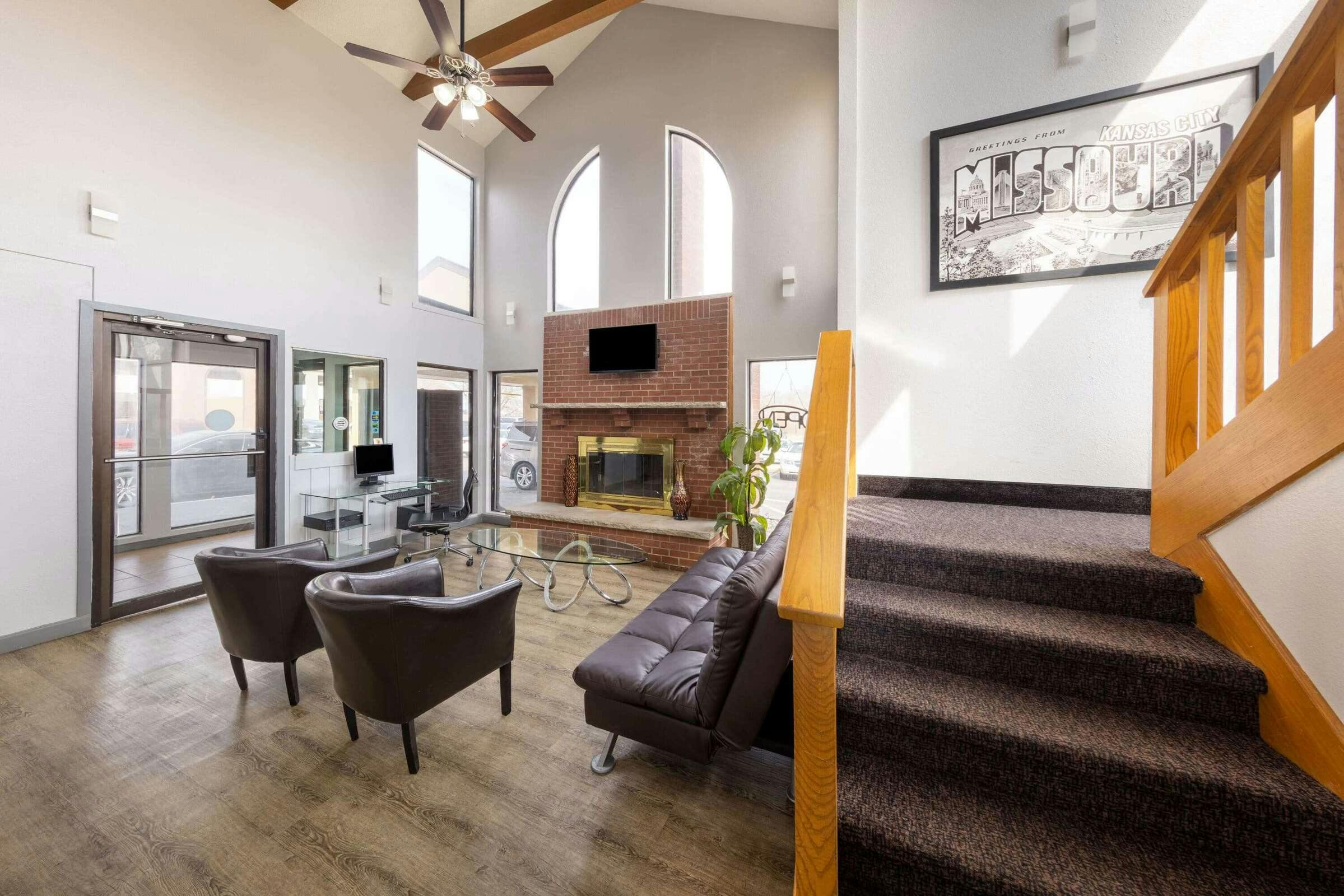 Hotel Super 8 Kansas City Airport N photo 3