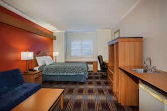 Hotel Days Inn and Suites Antioch photo 2
