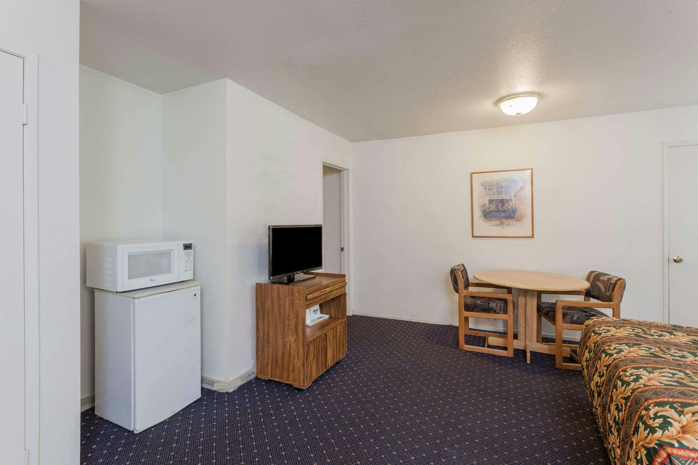 Hotel Days Inn Anaheim West photo 3