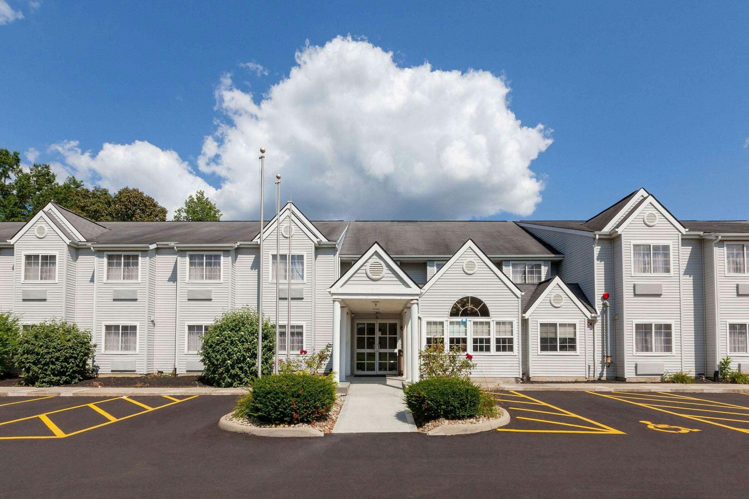 Hotel Microtel Inn & Suites by Wyndham Sunbury/Columbus North photo 2