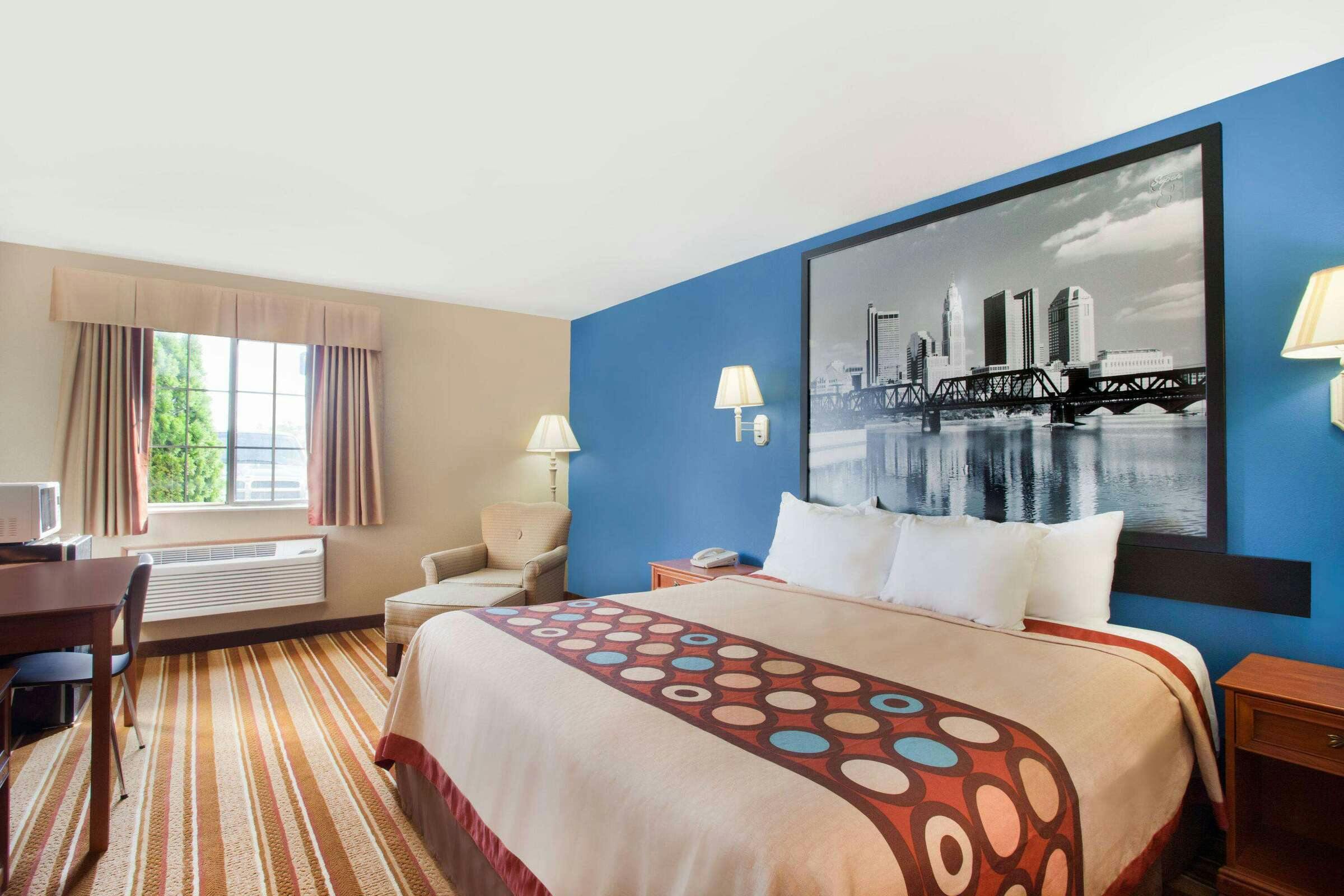 Hotel Super 8 by Wyndham Defiance photo 4