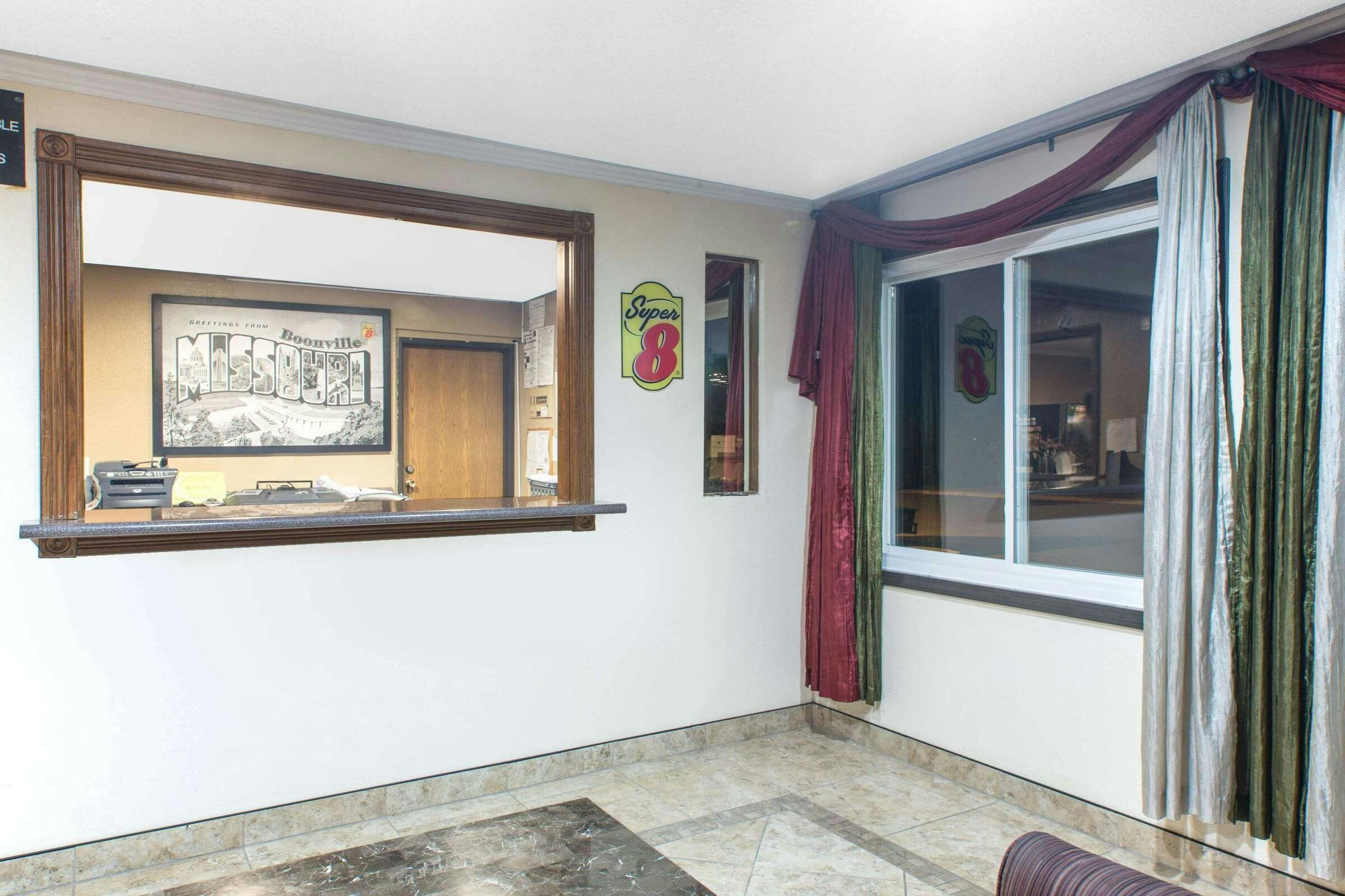 Hotel Super 8 by Wyndham Boonville photo 1