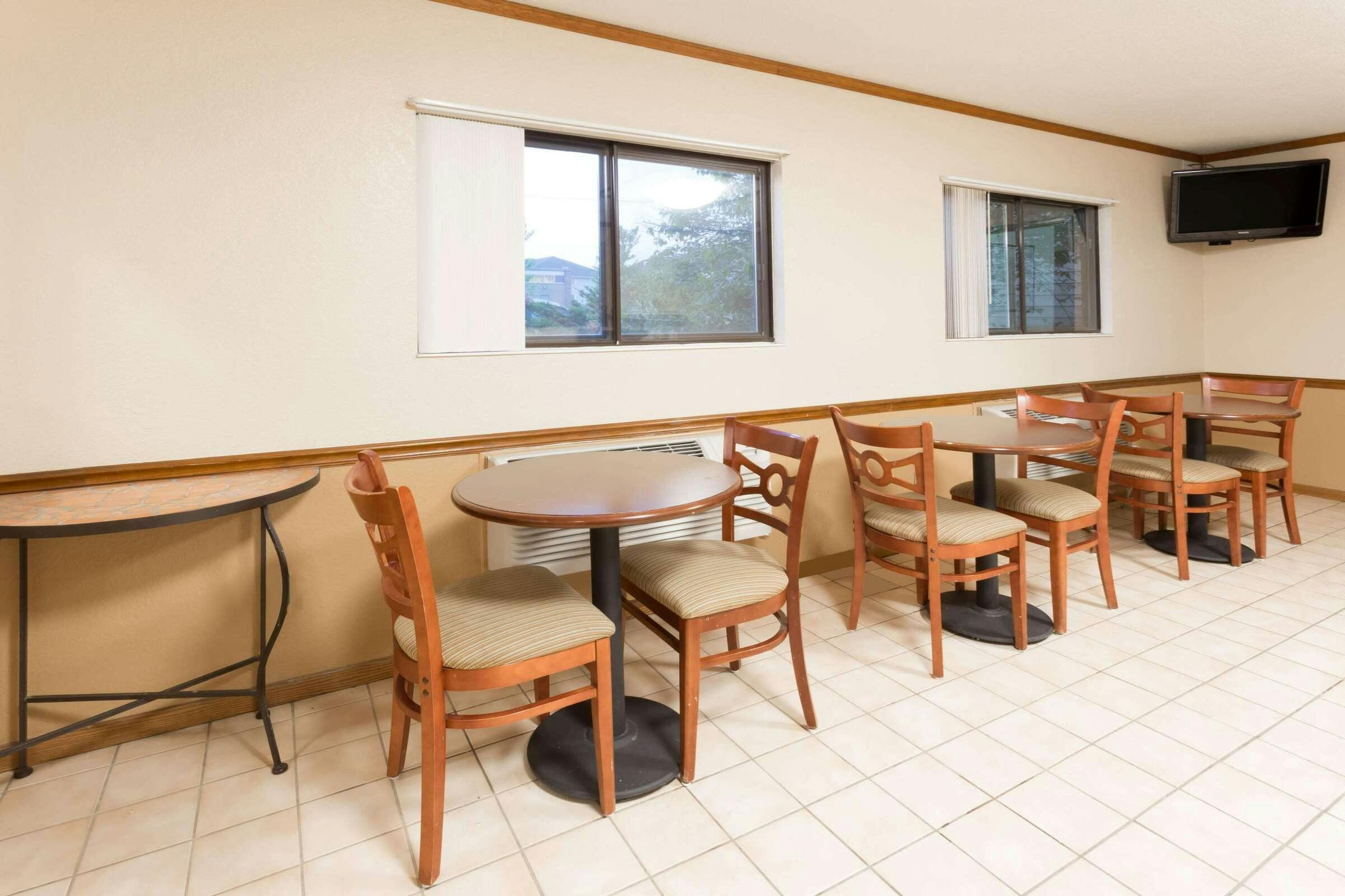 Hotel Super 8 Dixon IL photo 1