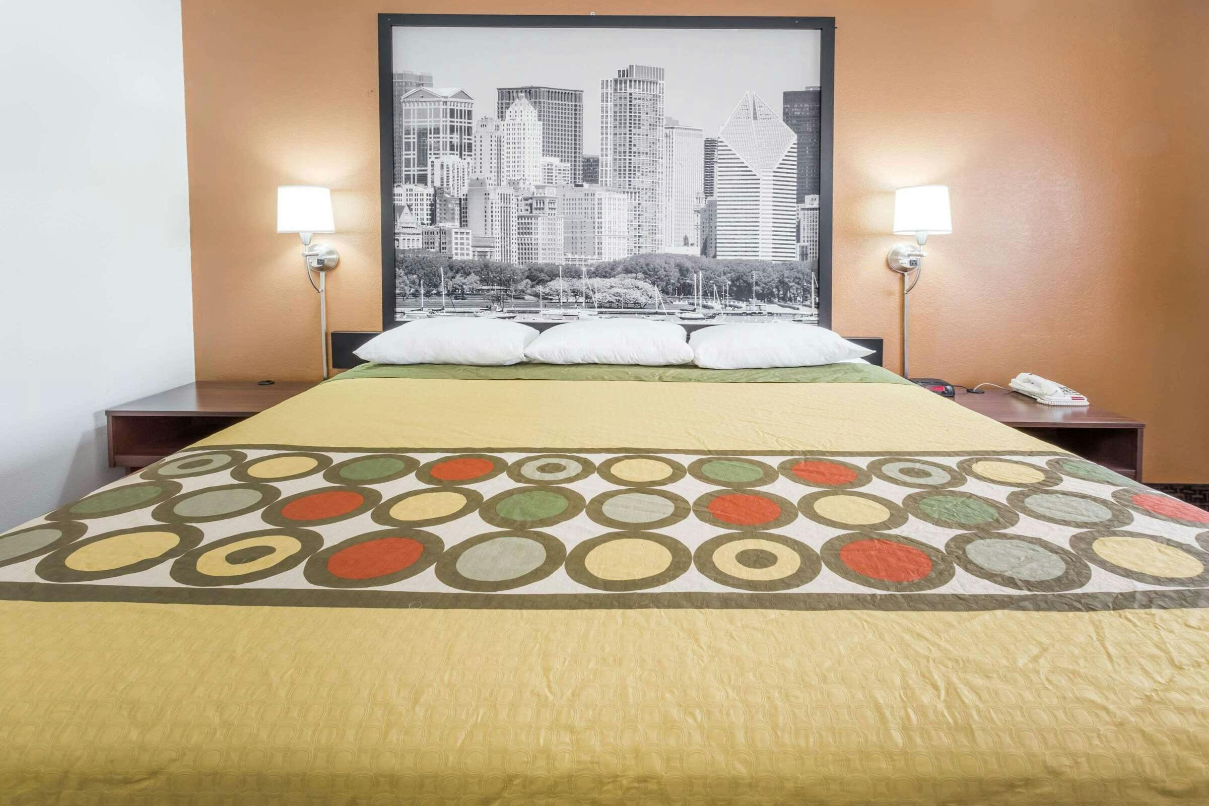 Hotel Super 8 Dixon IL photo 3