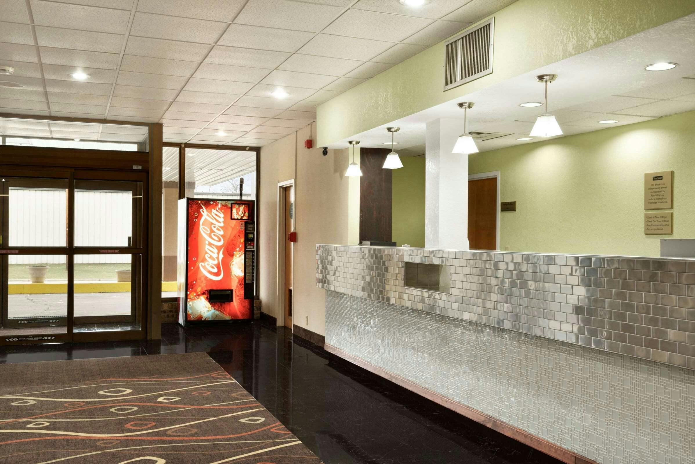 Hotel Travelodge by Wyndham Sturgis photo 1