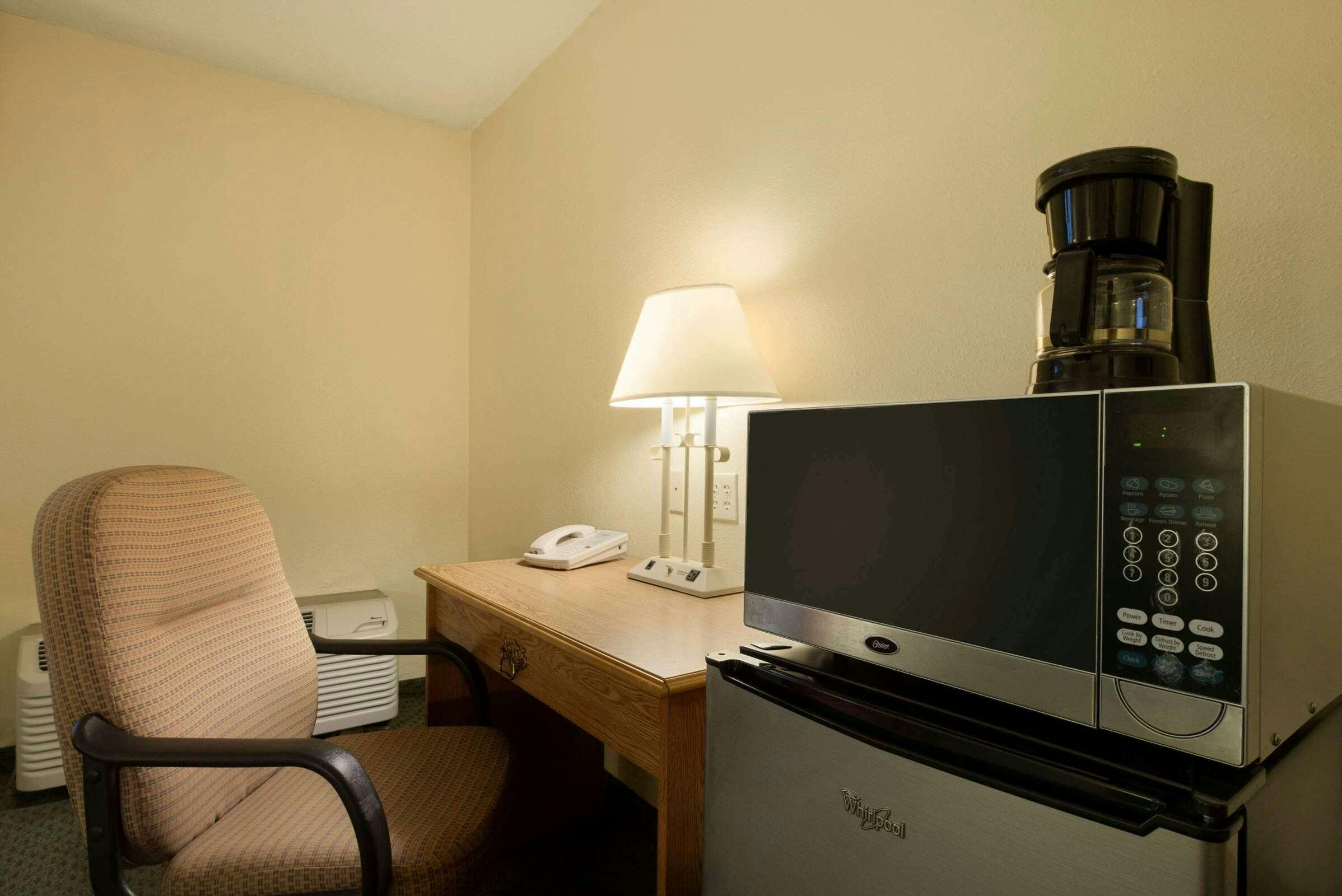 Hotel Travelodge by Wyndham Sturgis photo 4