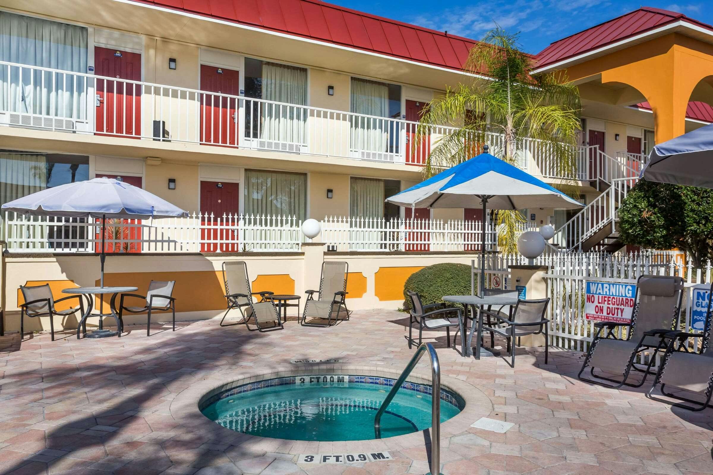Hotel Days Inn & Suites by Wyndham Port Richey photo 3