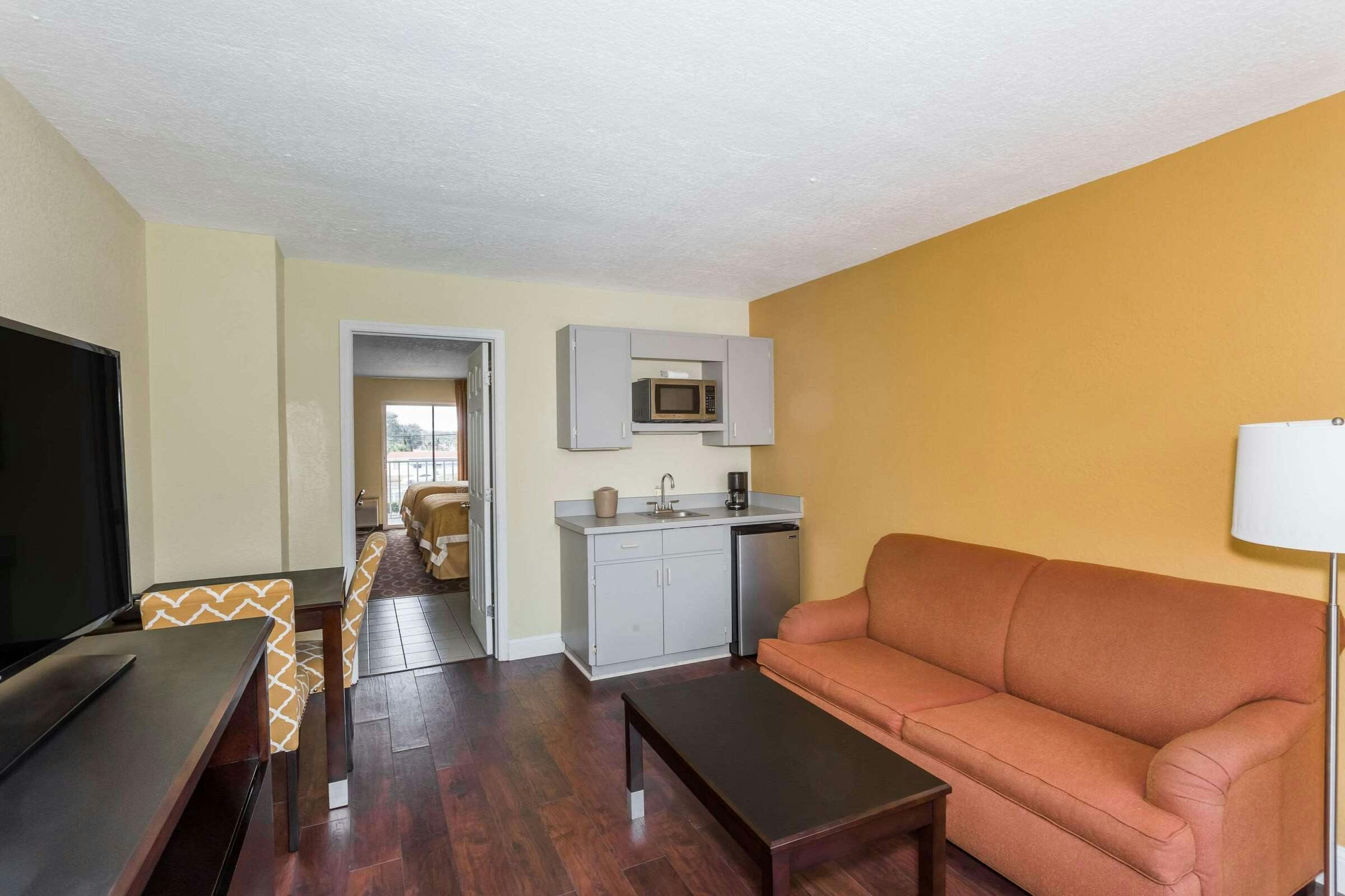 Hotel Days Inn & Suites by Wyndham Port Richey photo 5