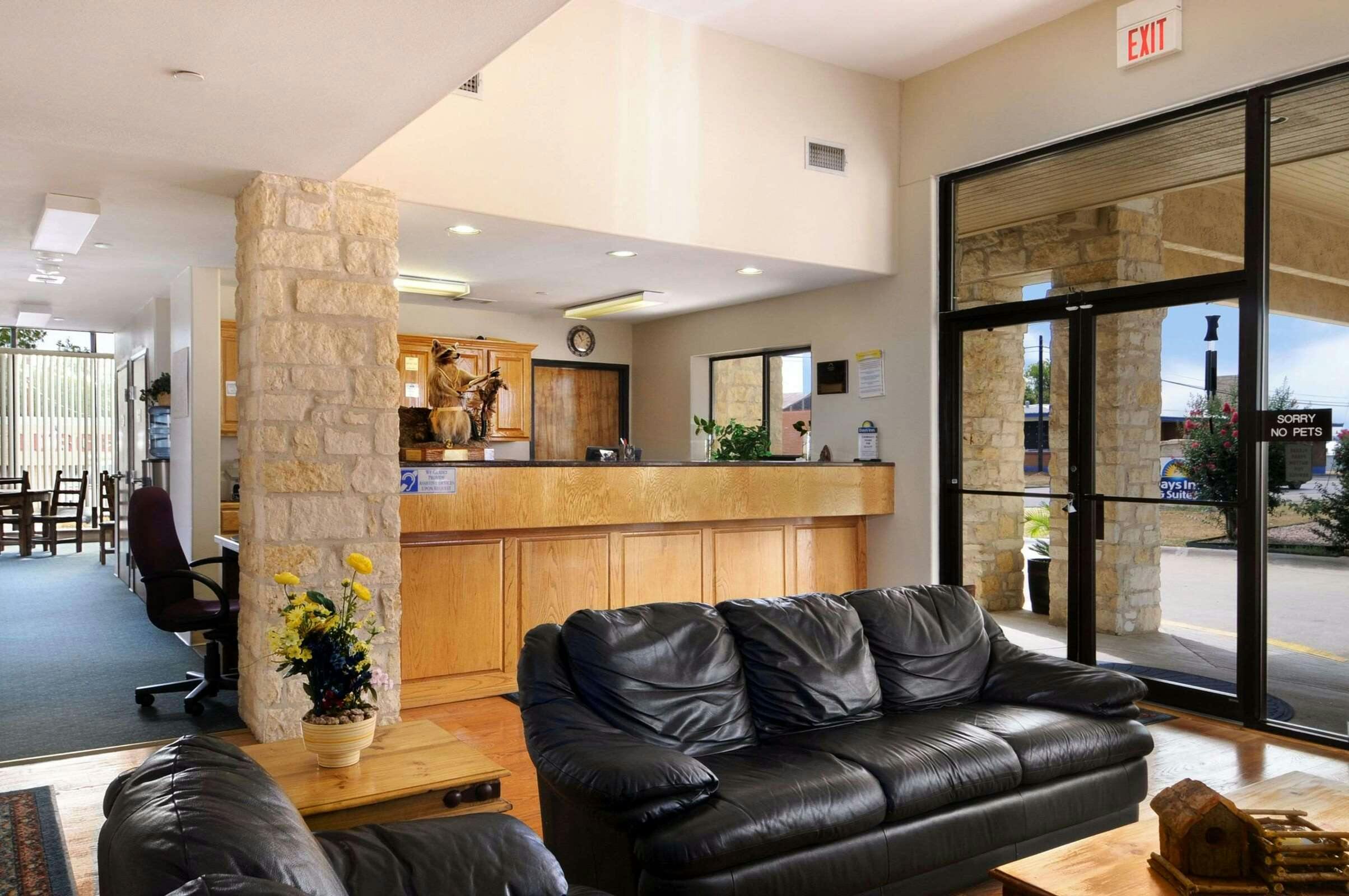 Hotel Days Inn & Suites by Wyndham Llano photo 3