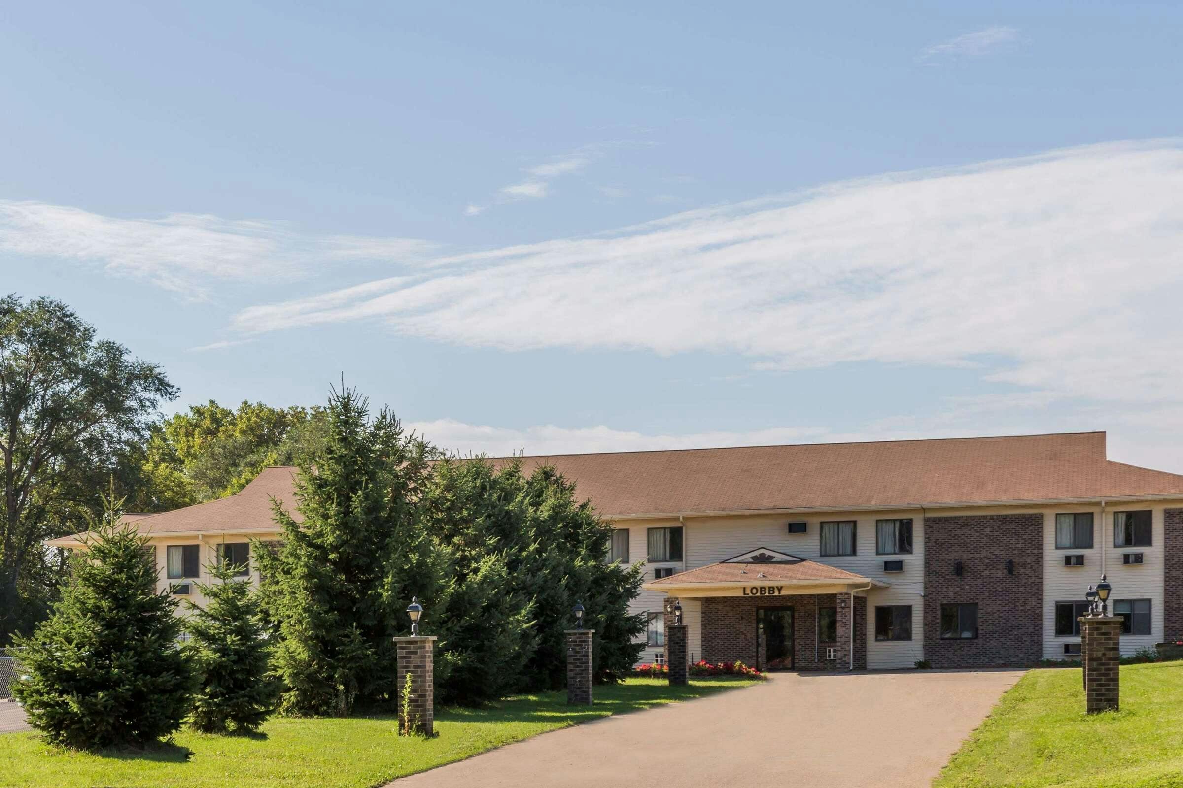 Hotel Super 8 by Wyndham Madison photo 2