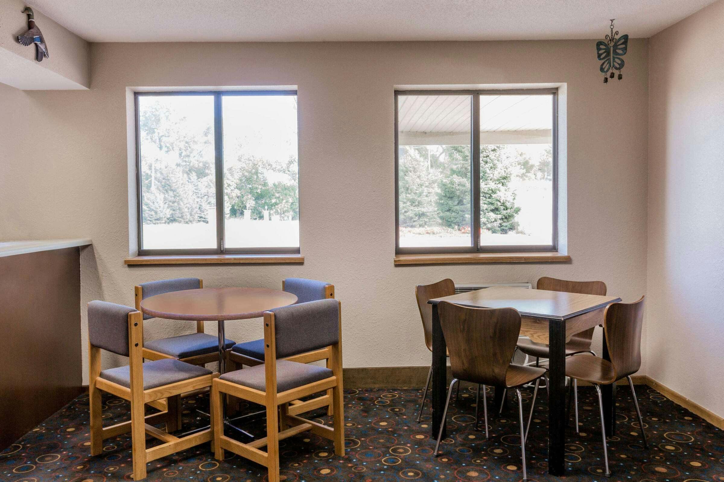 Hotel Super 8 by Wyndham Madison photo 3