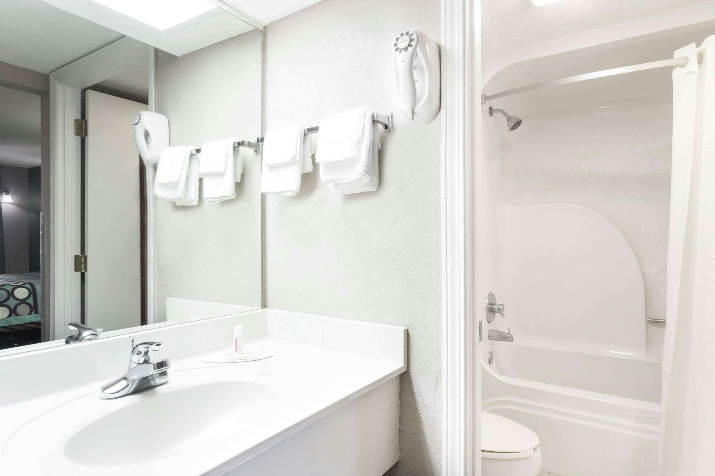 Hotel Super 8 by Wyndham Marianna photo 4