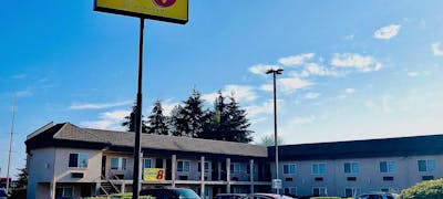 Super 8 Lynnwood
