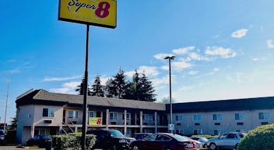 Super 8 by Wyndham Lynnwood
