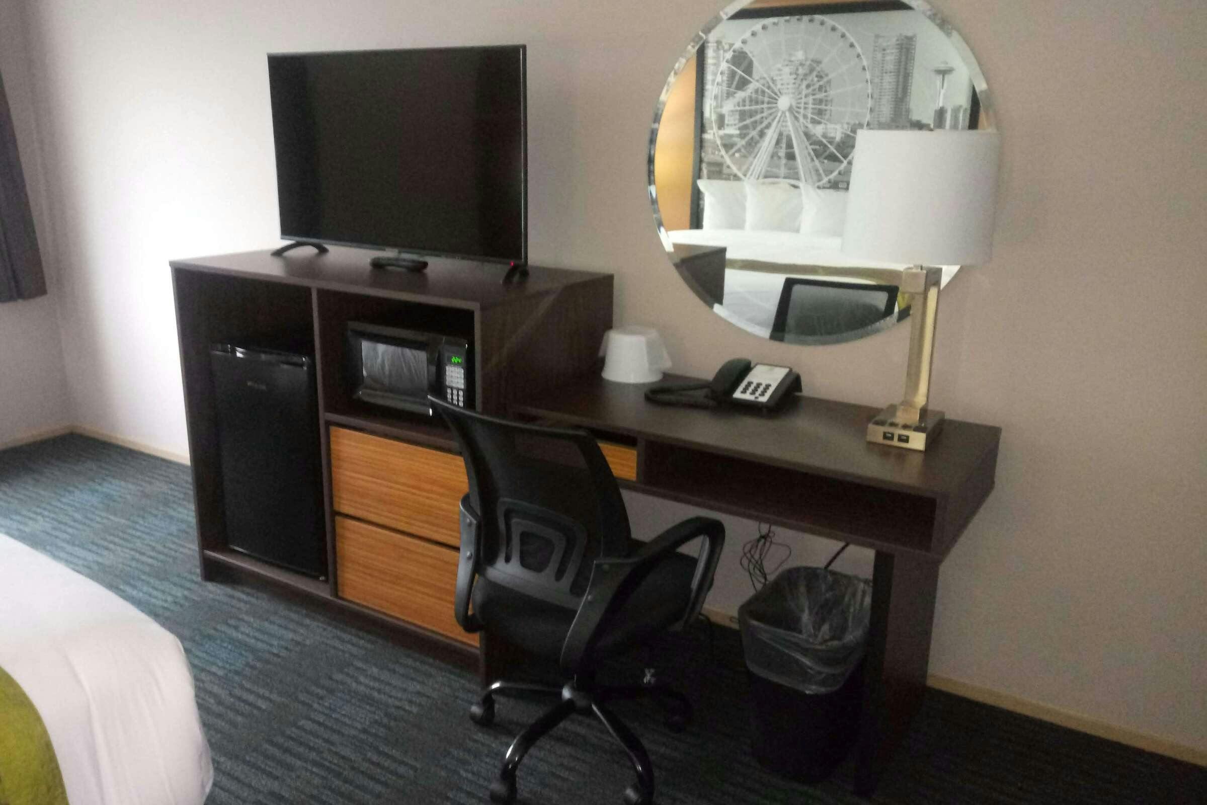 Hotel Super 8 Lynnwood photo 1