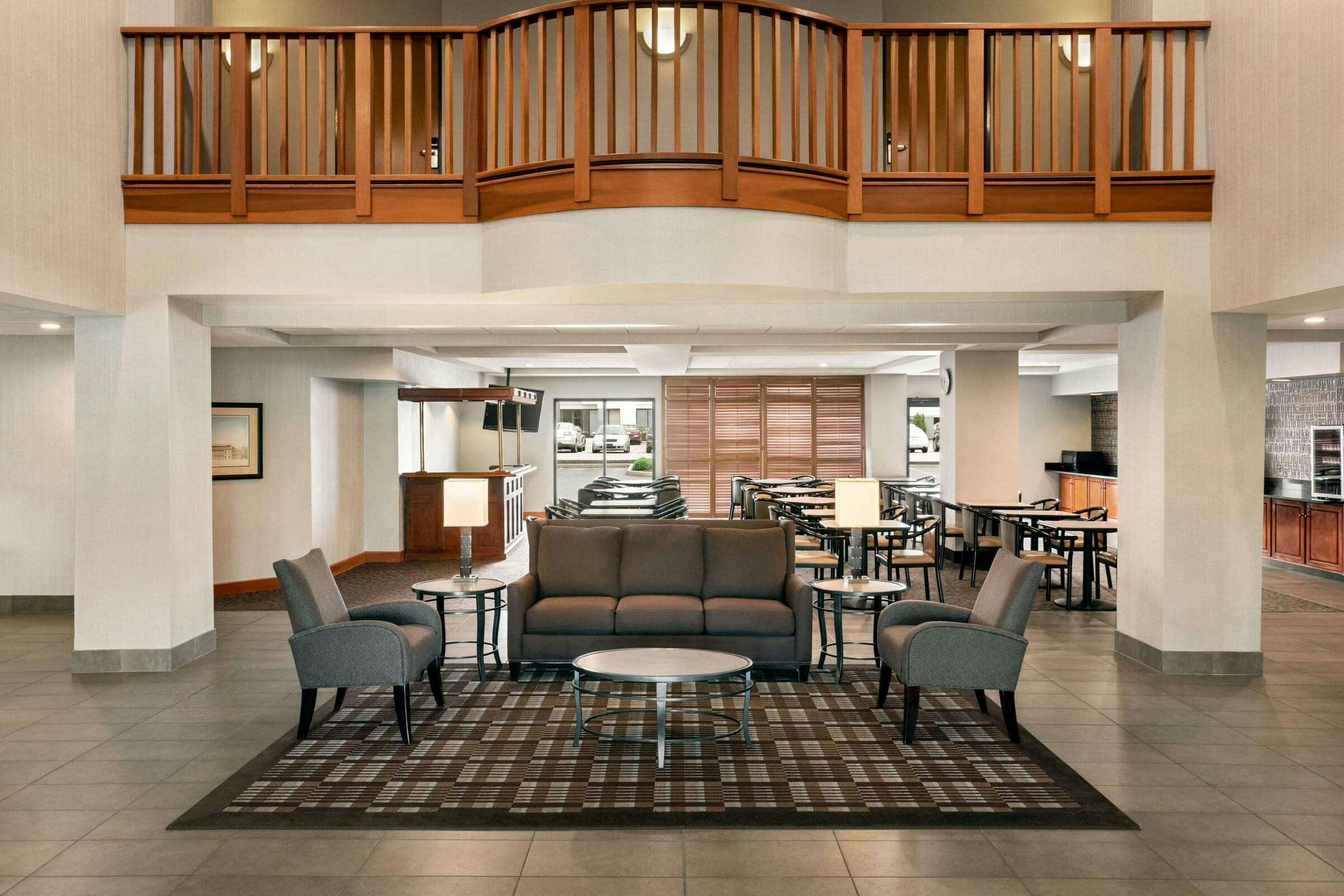 Hotel Wingate by Wyndham Cincinnati/Blue Ash photo 1