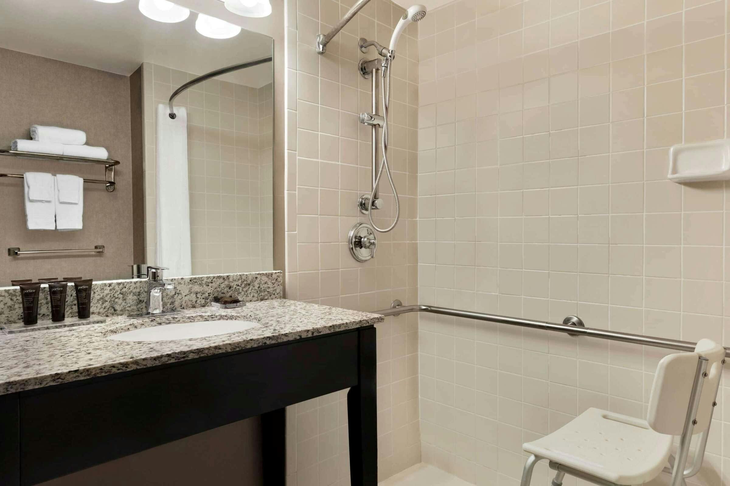 Hotel Wingate by Wyndham Cincinnati/Blue Ash photo 5