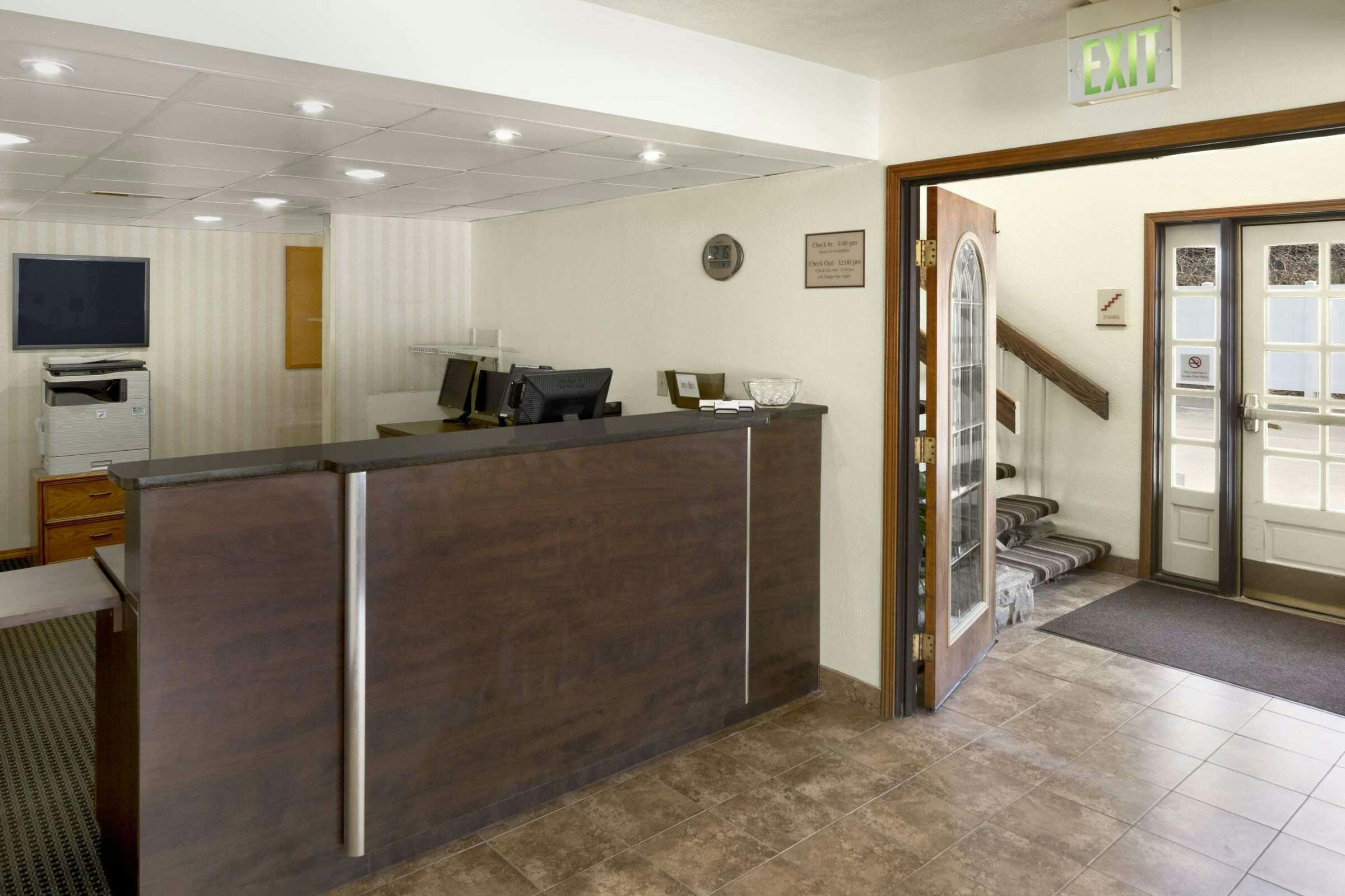 Hotel Hawthorn Fort Wayne photo 2