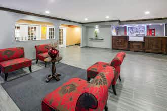 Hotel Super 8 by Wyndham Farmers Branch/North Dallas photo 1