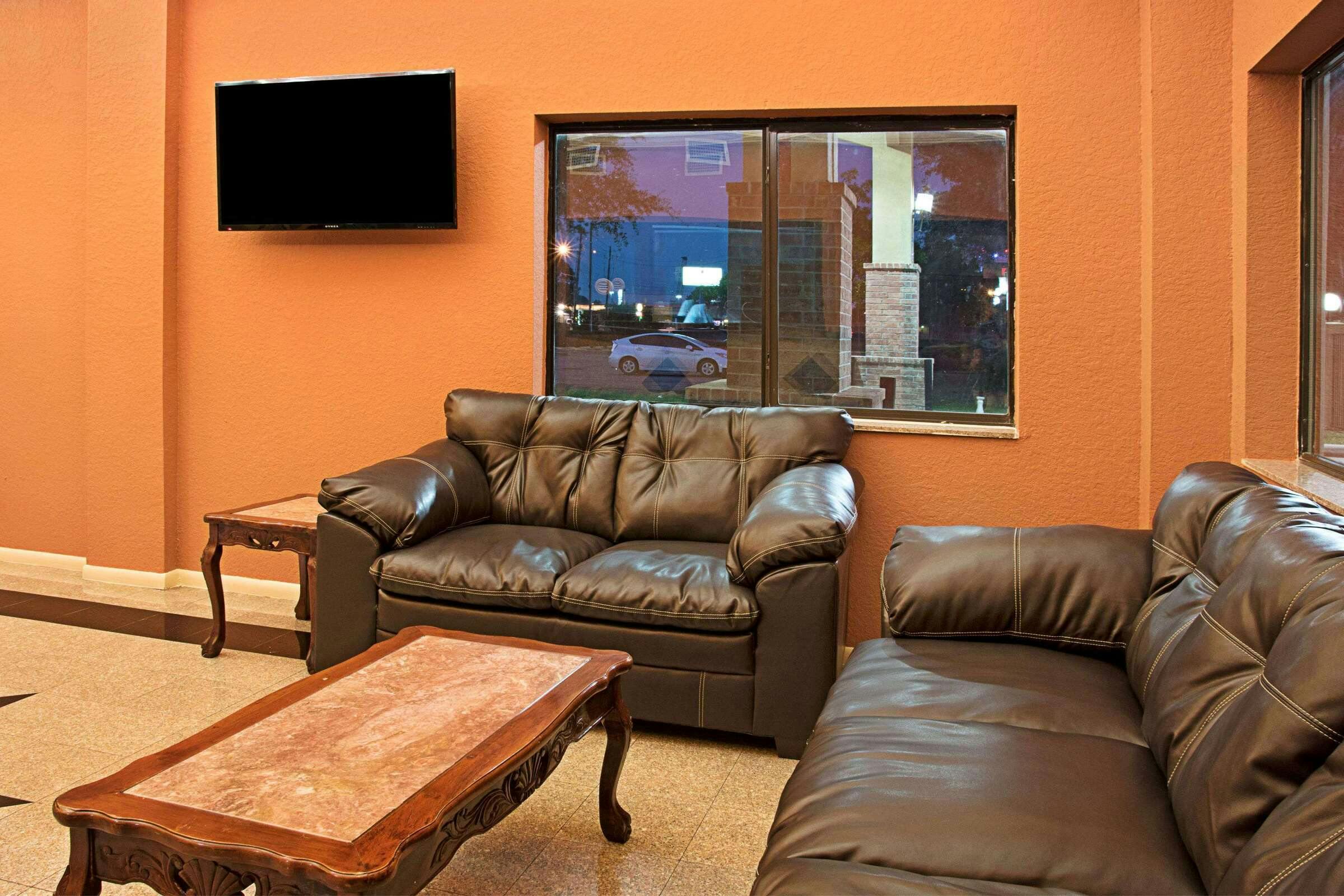 Hotel Super 8 by Wyndham Houston/Brookhollow NW photo 3