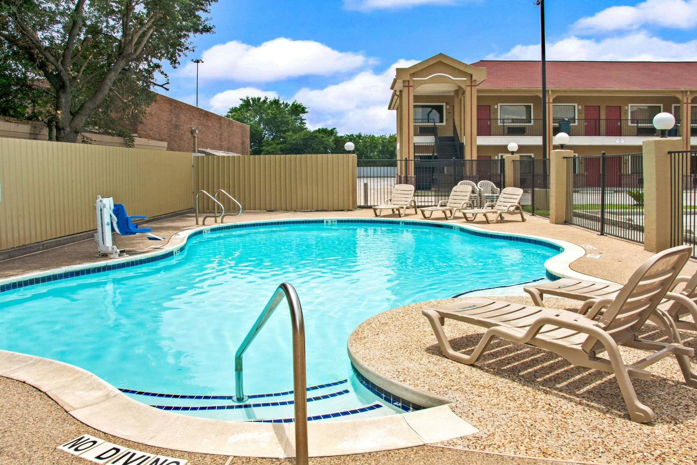 Hotel Super 8 by Wyndham Houston/Brookhollow NW photo 5