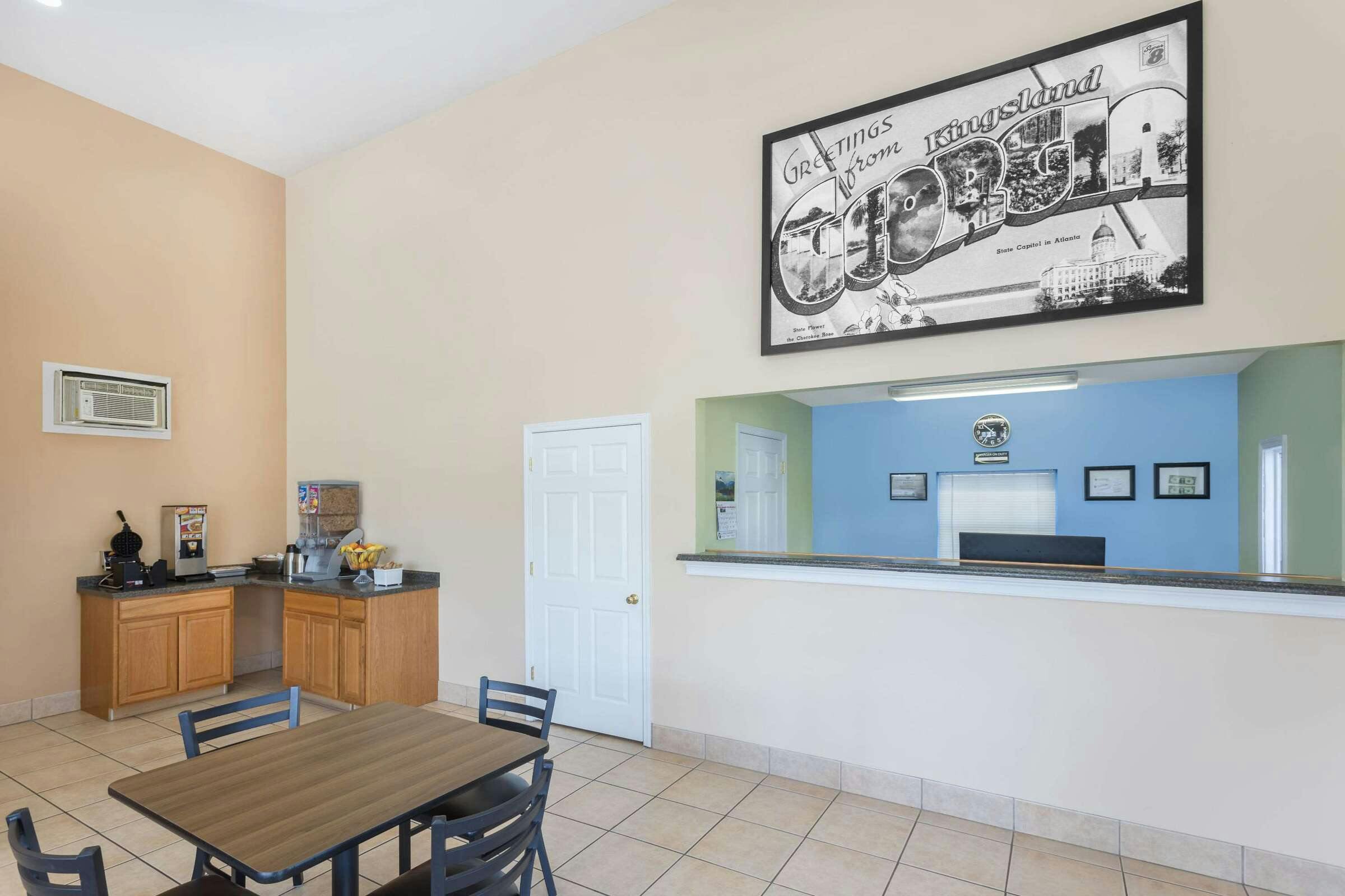 Hotel Super 8 By Wyndham Kingsland I-95/Naval Base Area photo 1