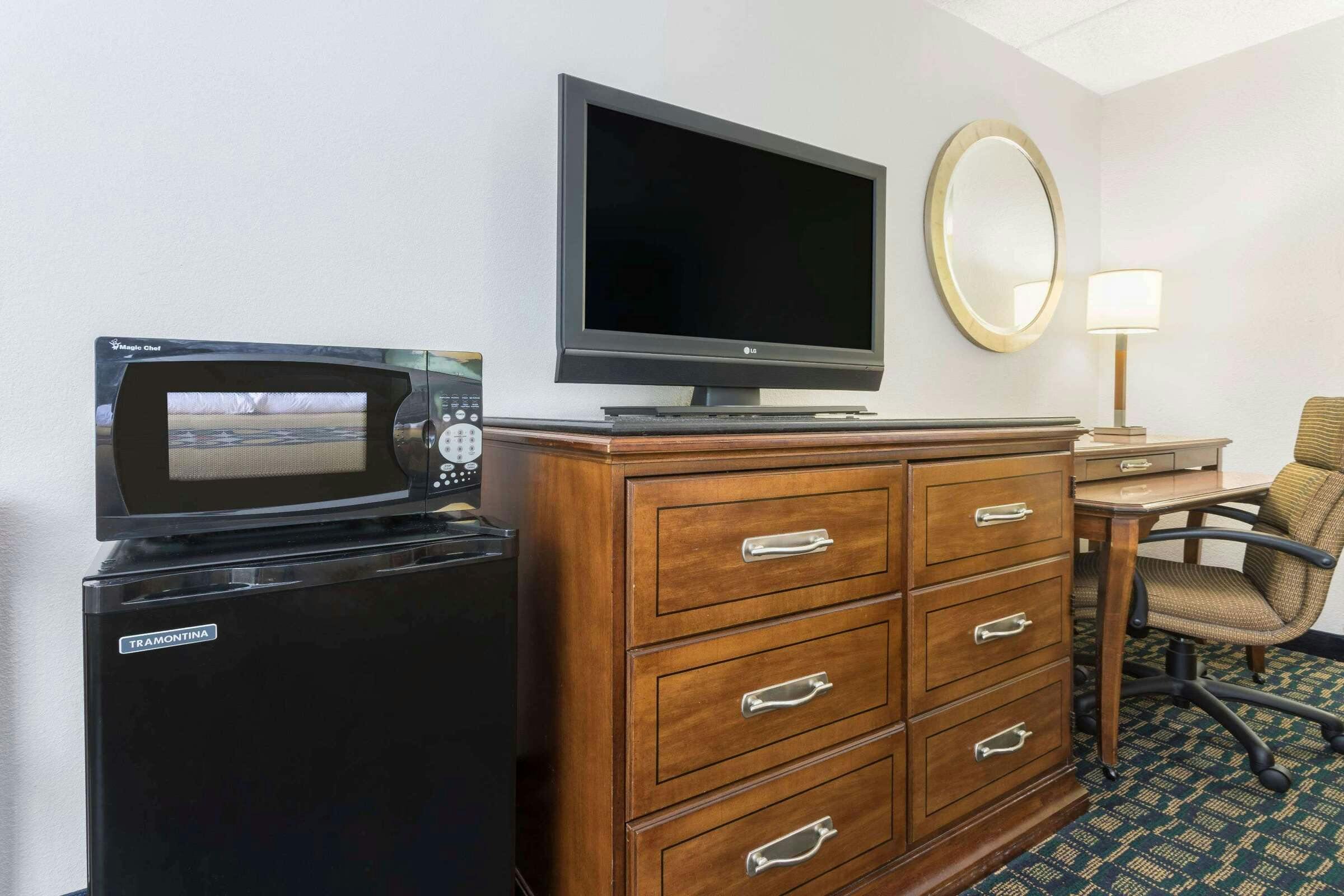 Hotel Super 8 By Wyndham Kingsland I-95/Naval Base Area photo 3