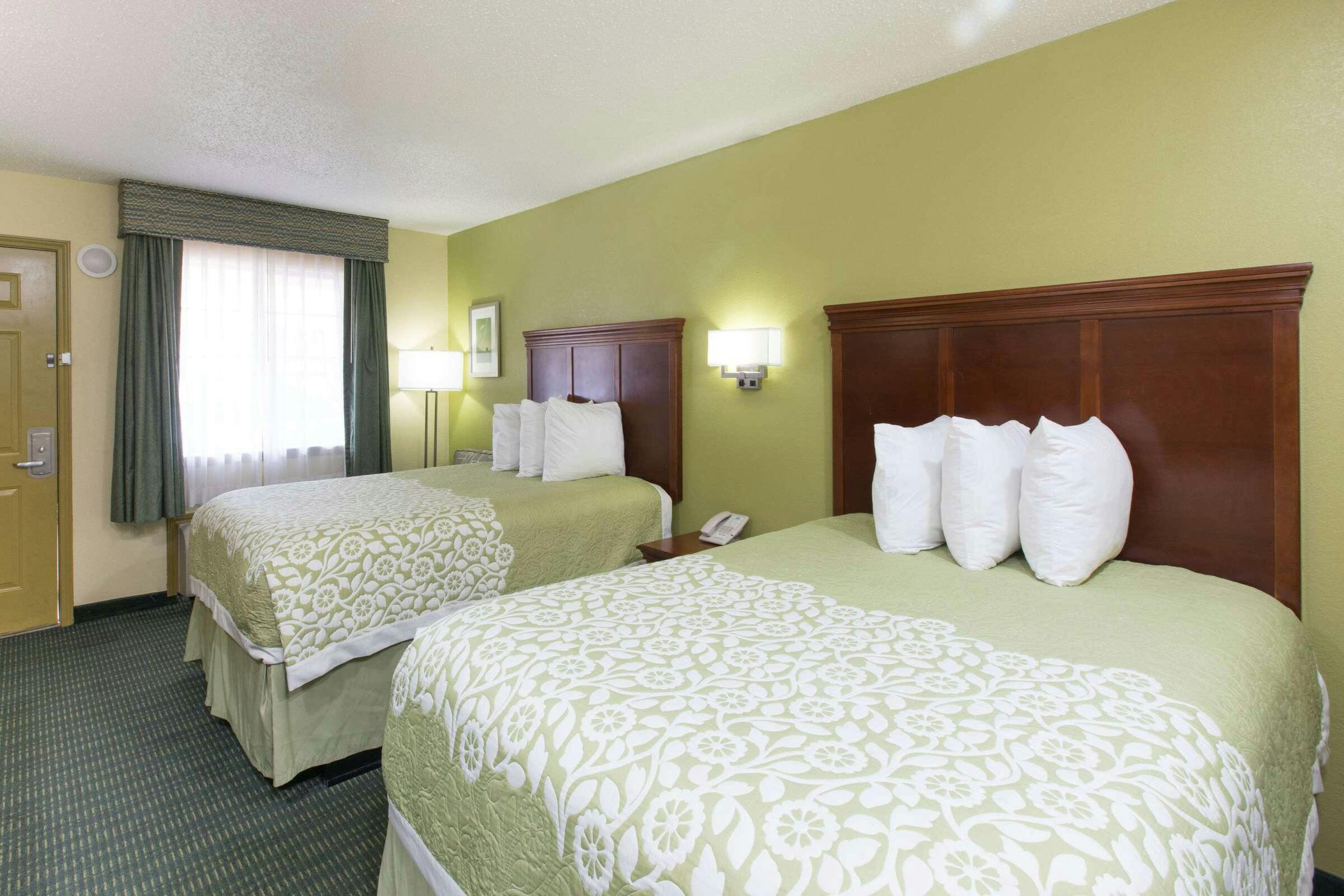 Hotel Days Inn and Suites Big Spring photo 5
