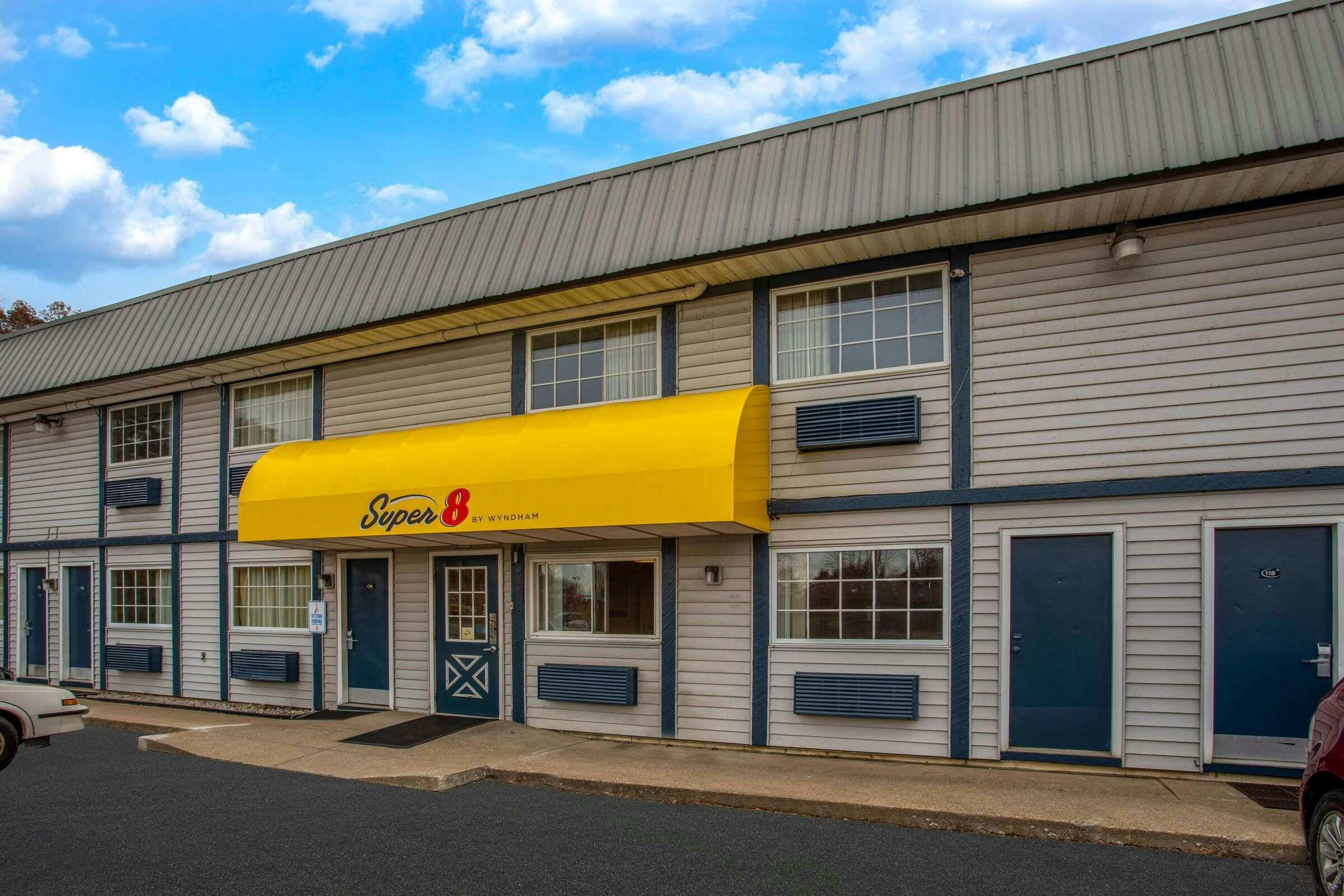 Hotel Super 8 Wooster OH photo 2