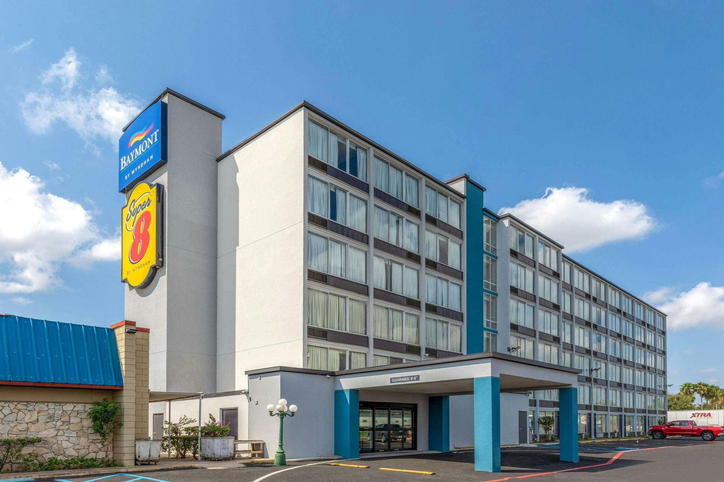 Baymont Laredo
