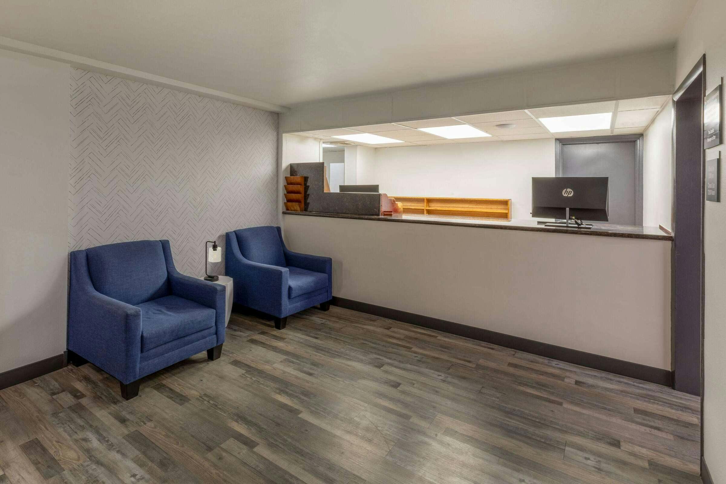 Hotel Baymont Laredo photo 3