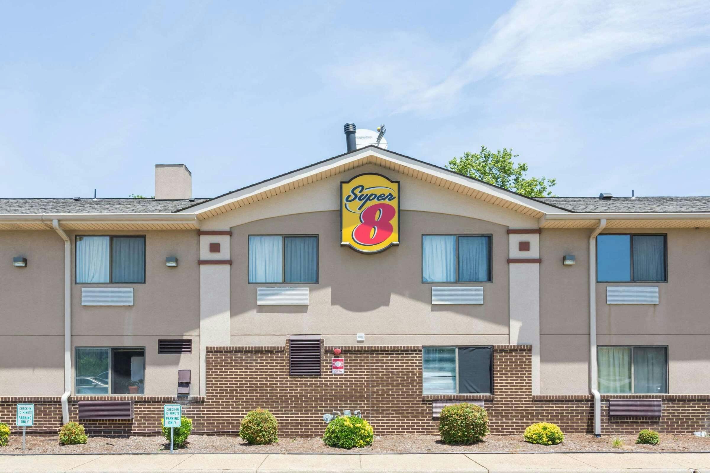 Super 8 Hampton