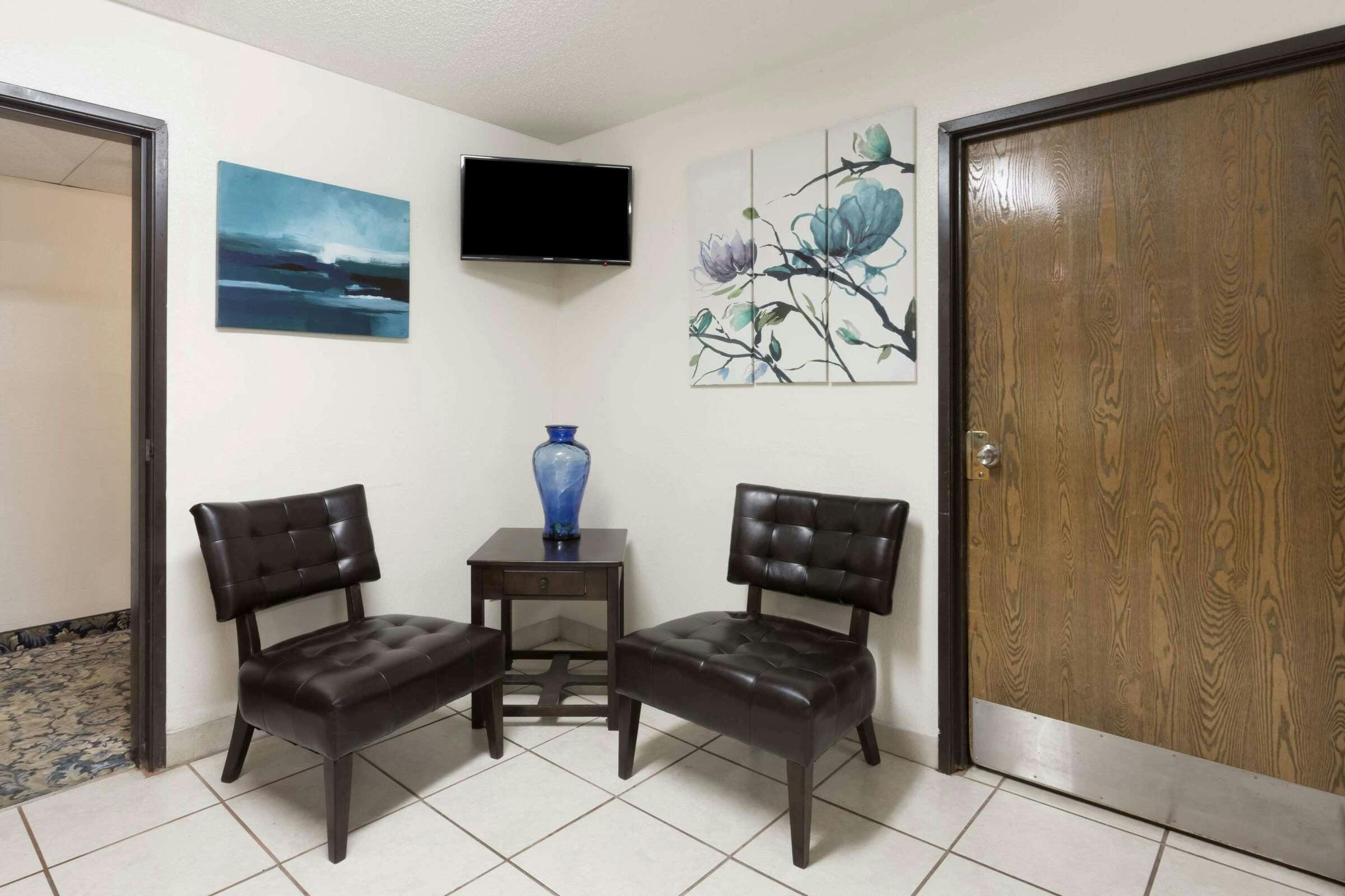 Hotel Super 8 Hampton photo 1