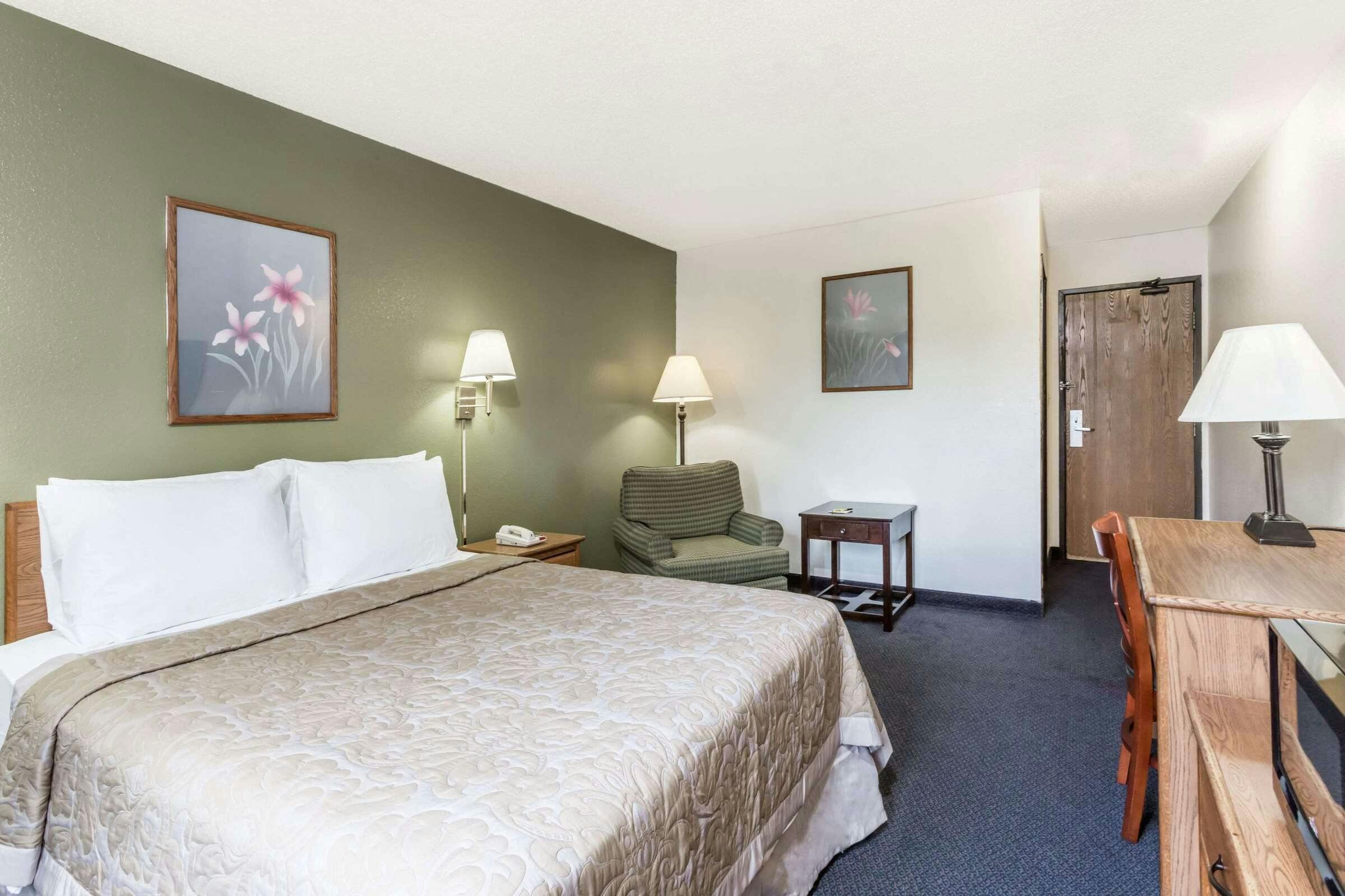 Hotel Super 8 Hampton photo 3