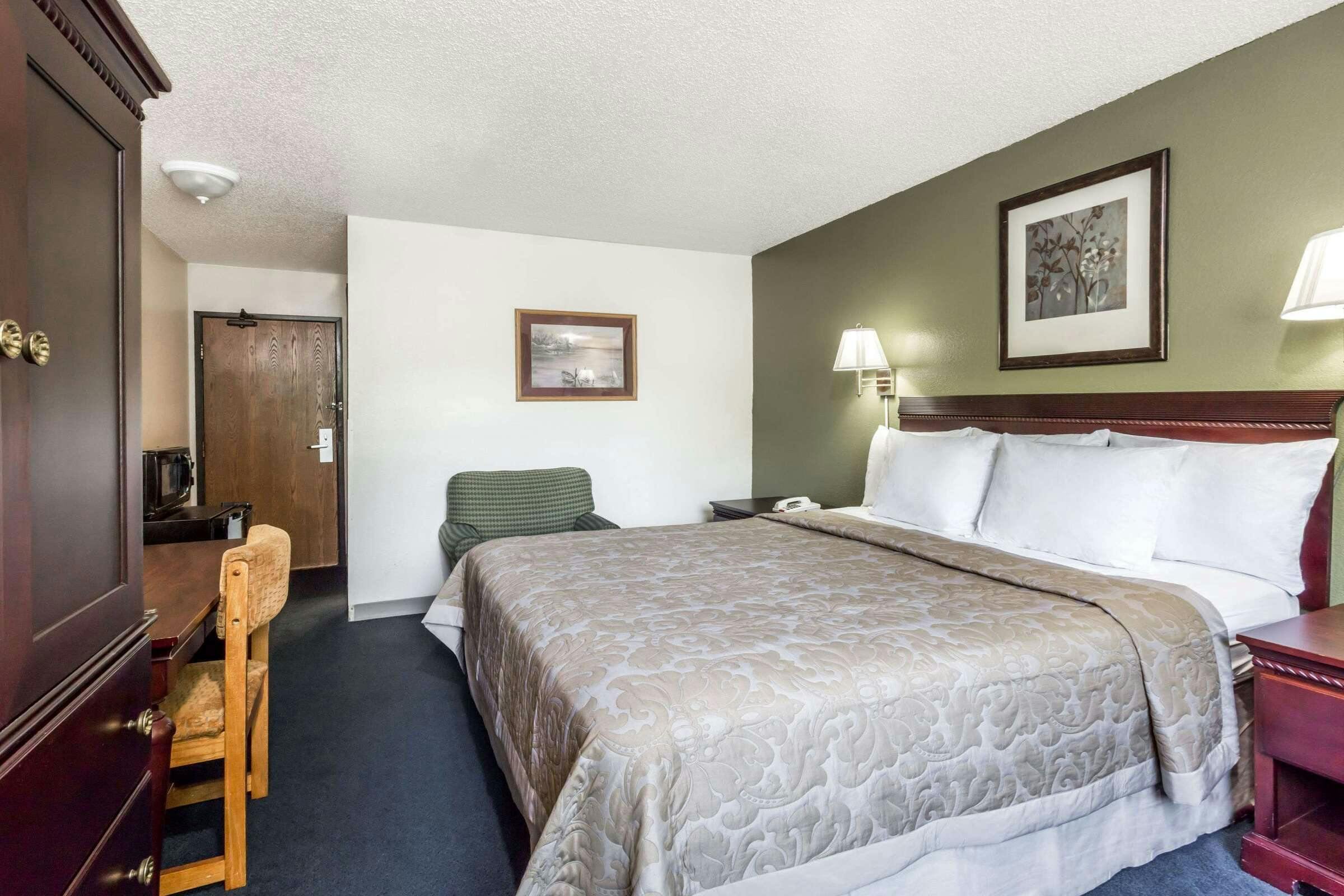 Hotel Super 8 Hampton photo 4