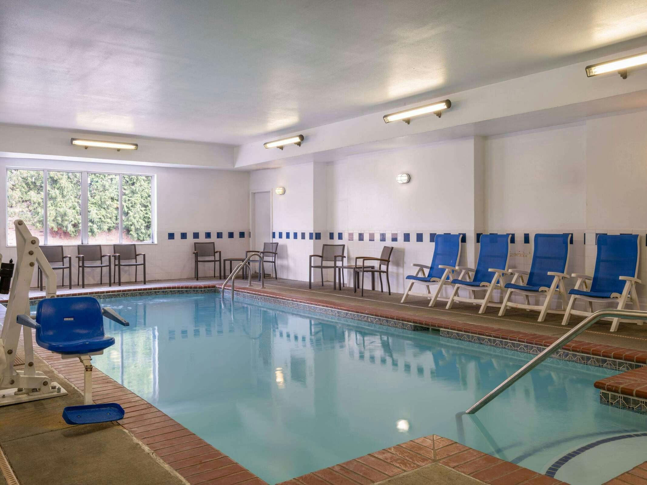 Hotel Baymont Indianapolis EastX photo 4