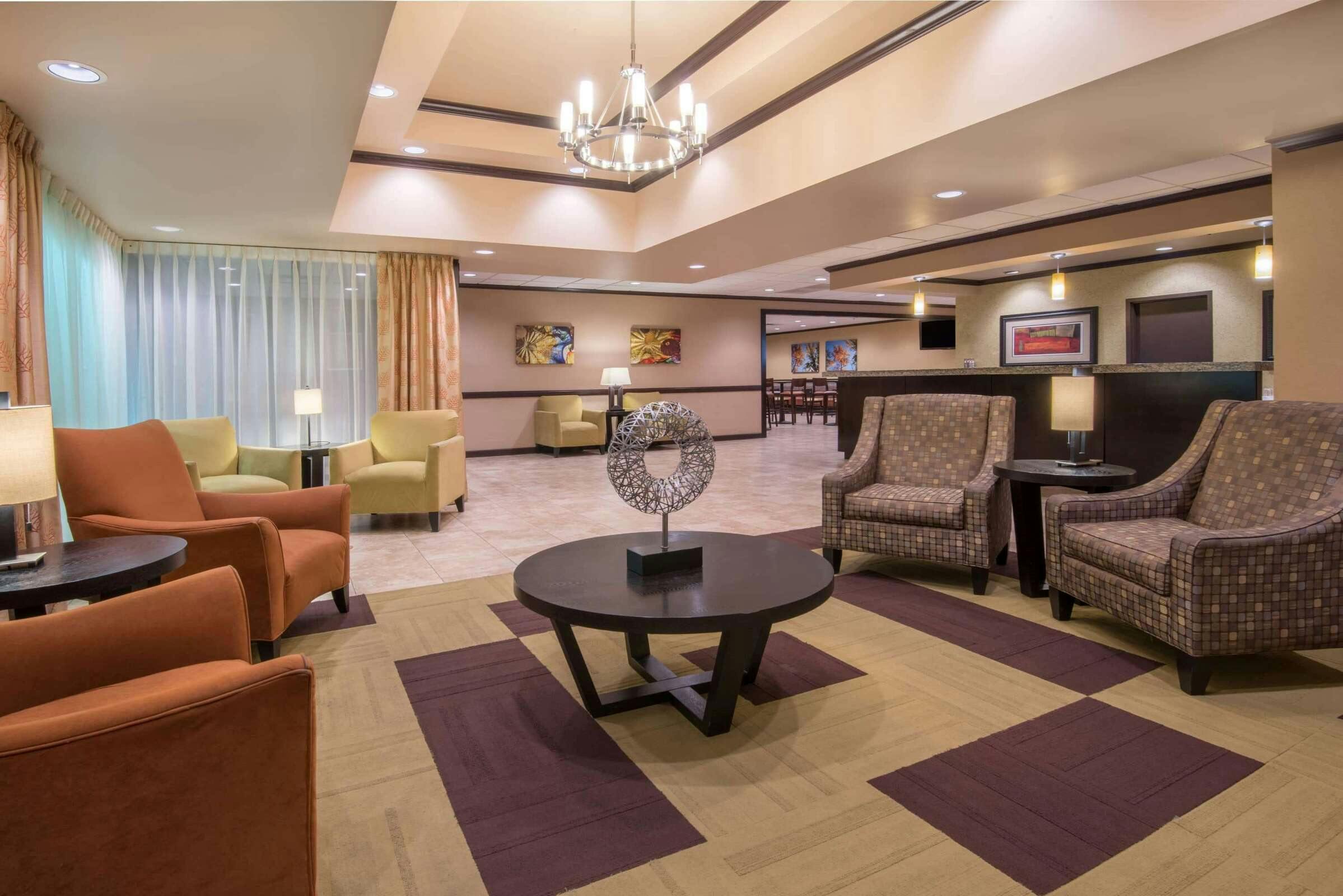 Hotel Wyndham Garden OKC Conf Ctr photo 1