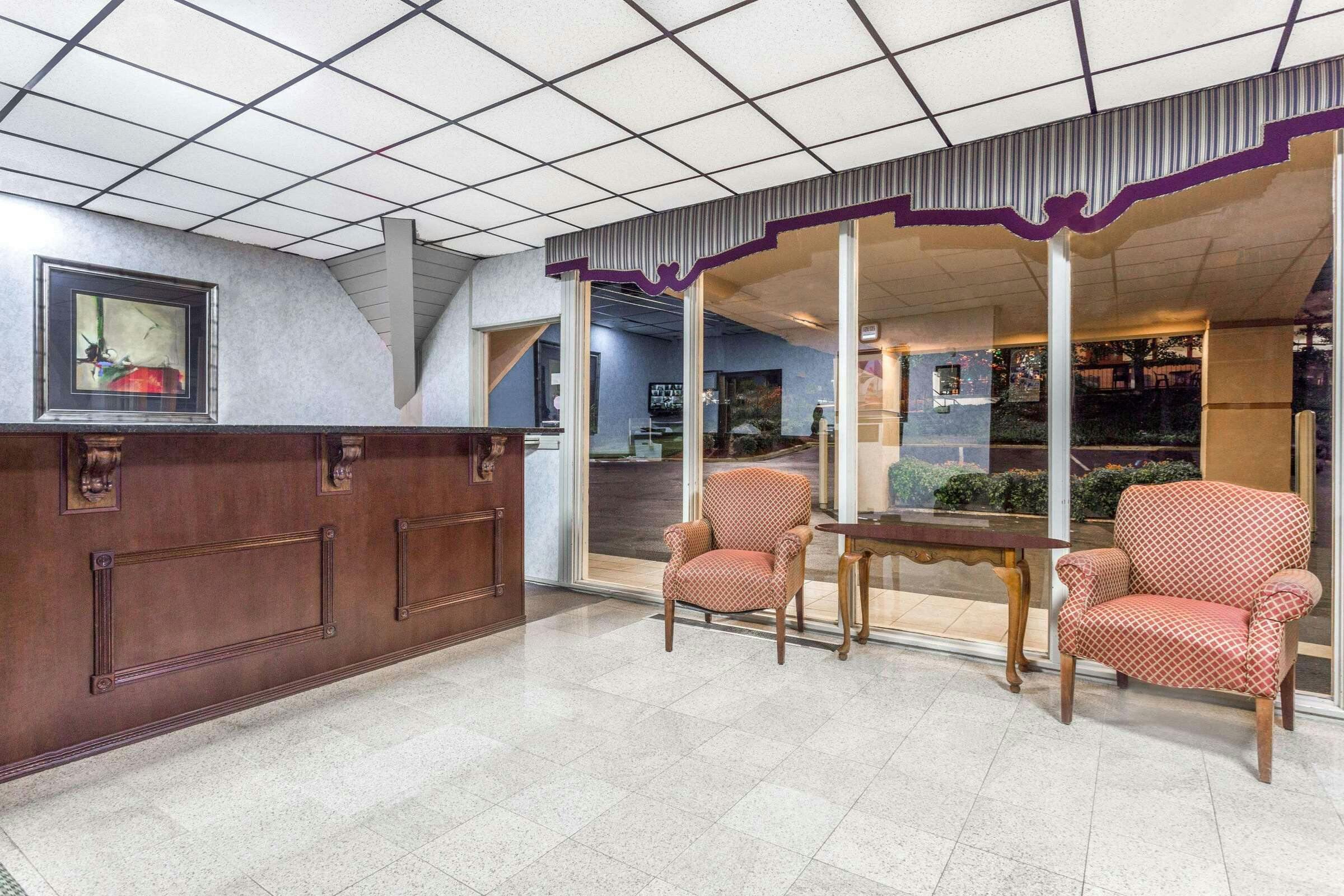 Hotel Howard Johnson Inn Athens photo 1
