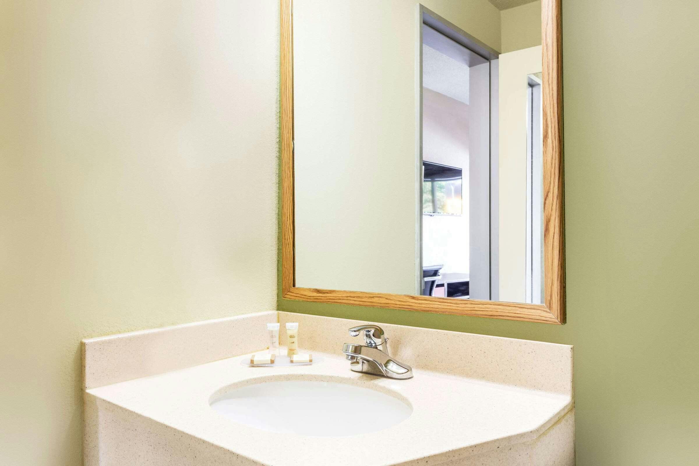 Hotel Howard Johnson Inn Athens photo 4