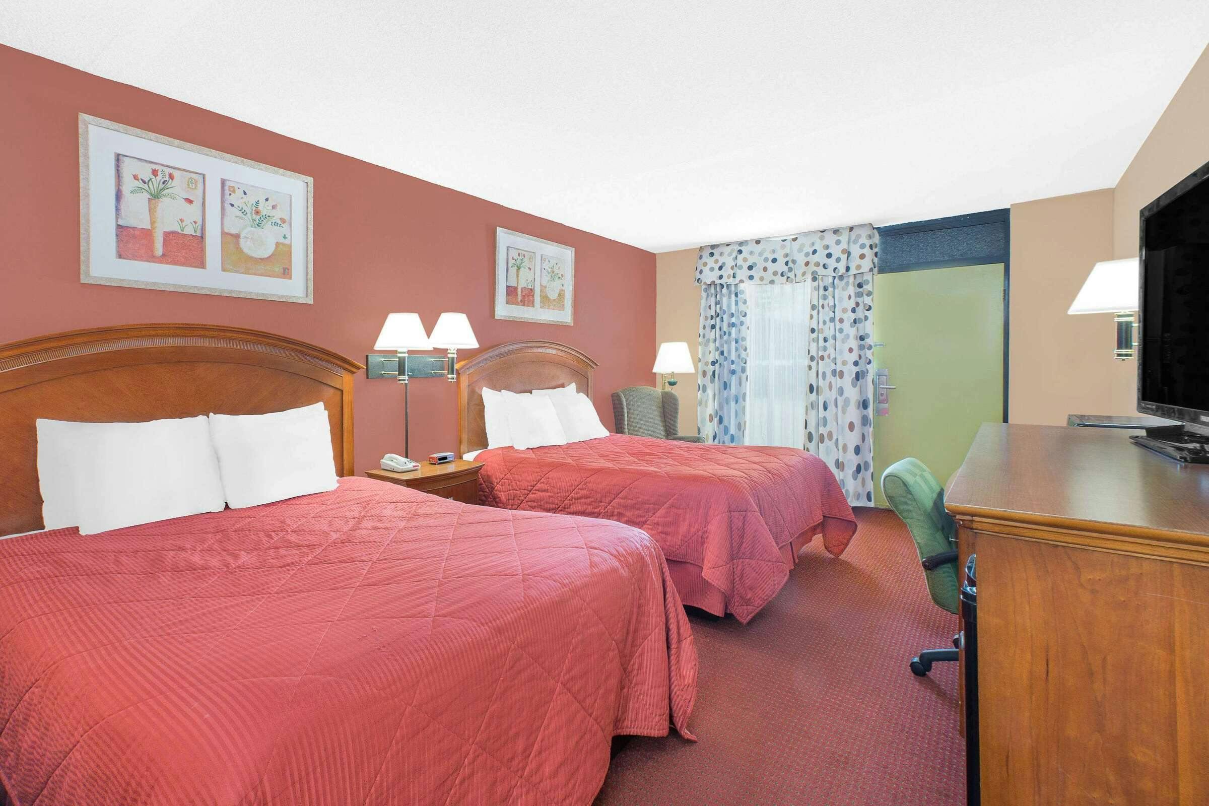 Hotel Super 8 by Wyndham Marion NC photo 4