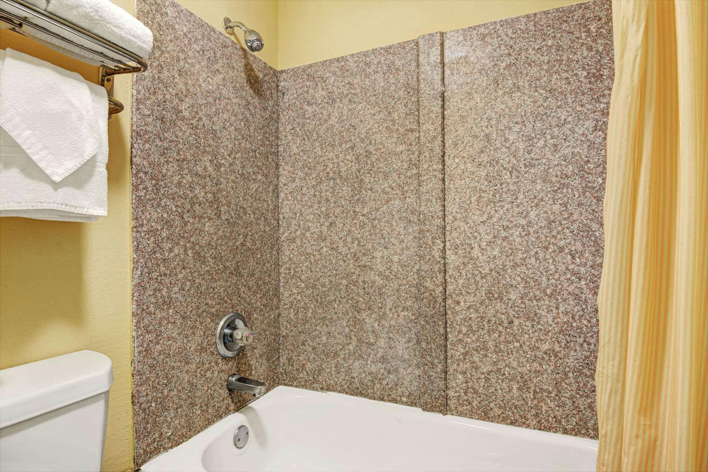 Hotel Super 8 by Wyndham Nashville Near Downtown / I-40 photo 1