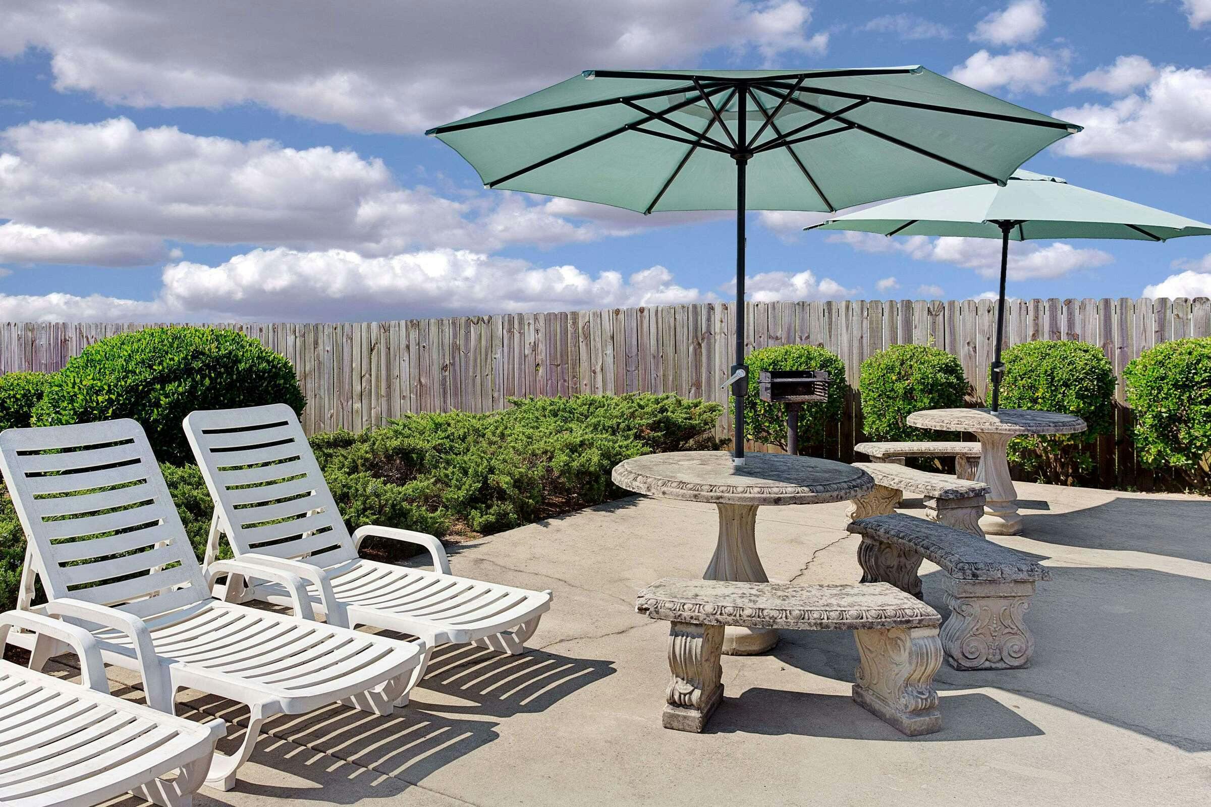 Hotel Baymont Inn Suites Sanford photo 3