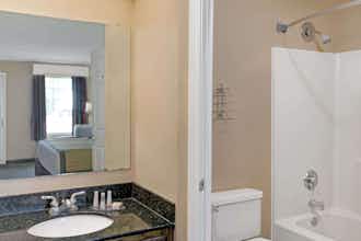 Hotel Baymont Inn Suites Sanford photo 5